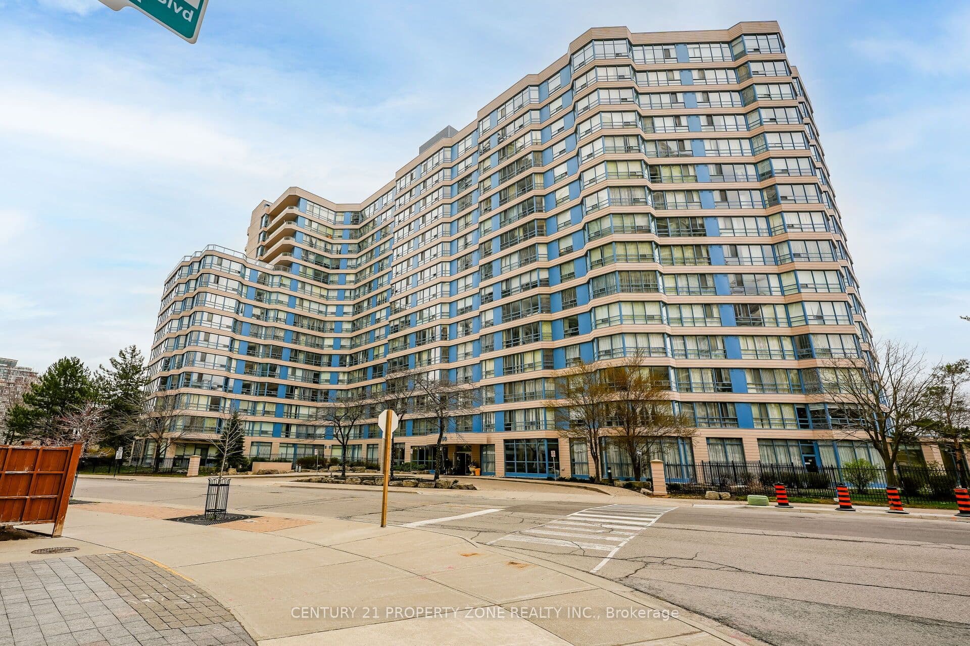 250 Webb Drive 318, Mississauga, ON L5B 3Z4