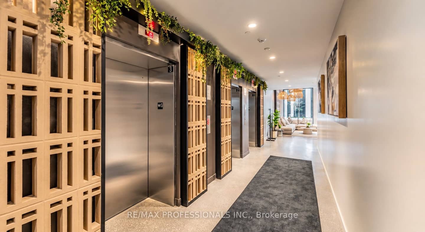 10 Abeja Street 1421, Vaughan, ON L4K 0R4