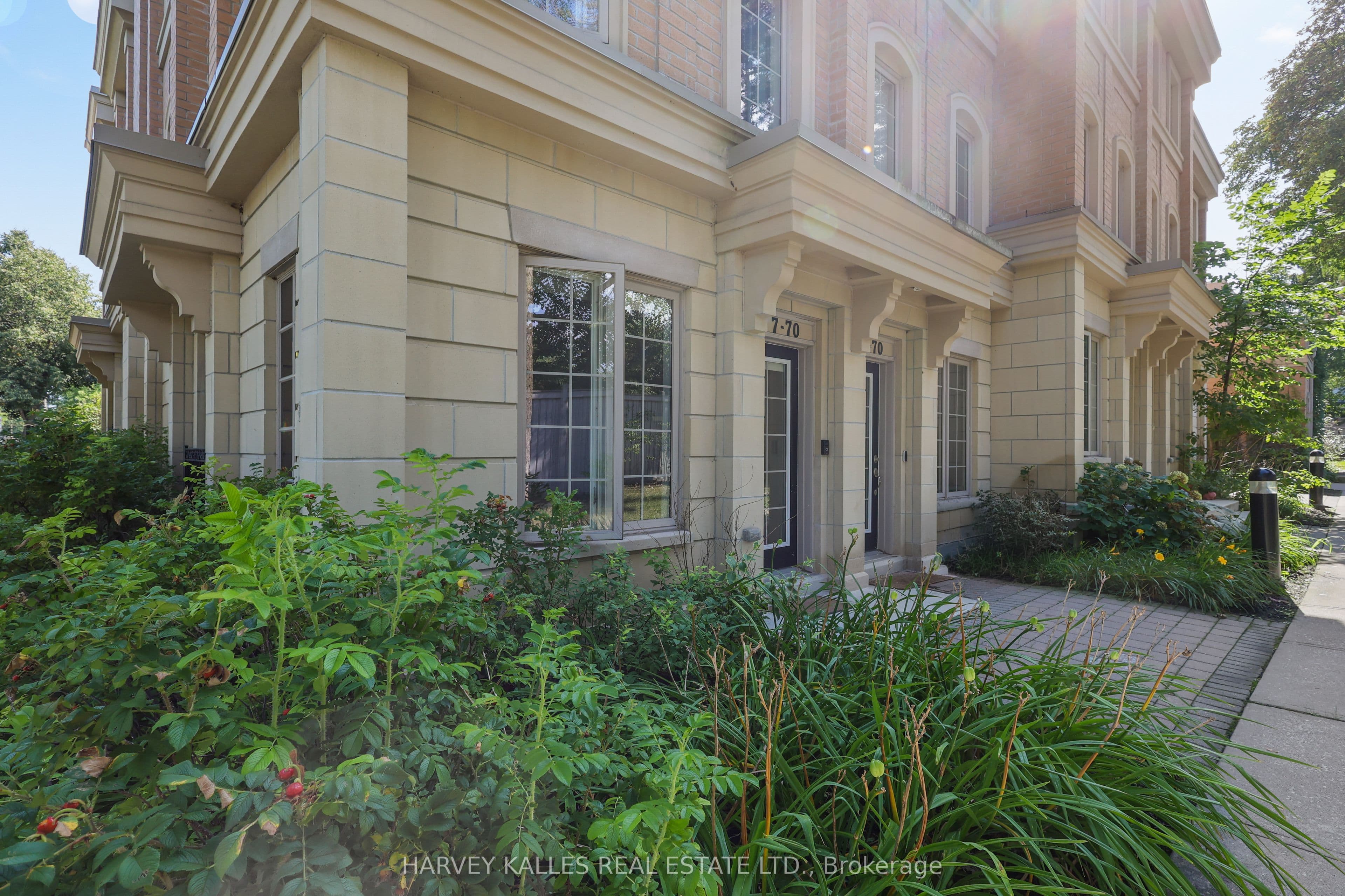 70 Hargrave Lane 7, Toronto, ON M4N 0A4