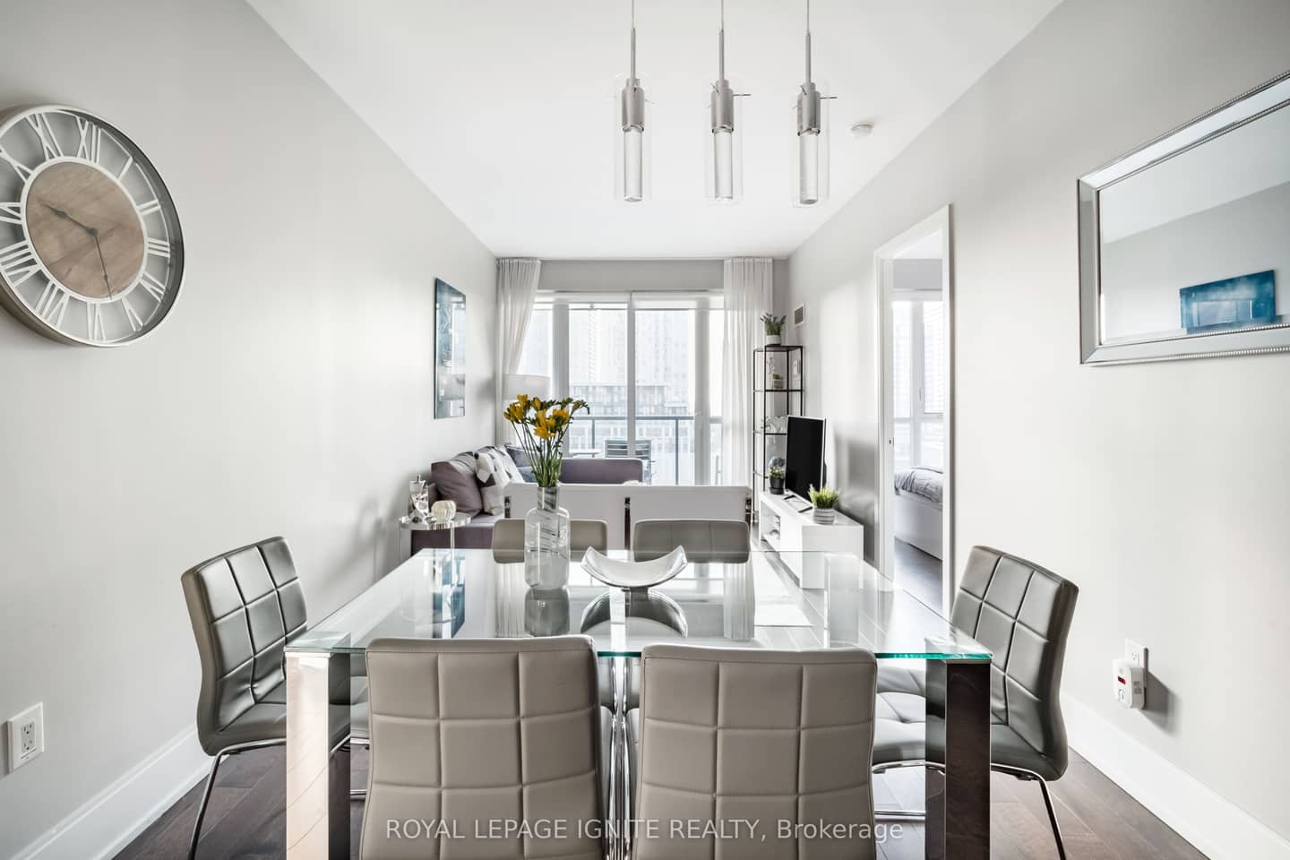 560 Front Street W 828, Toronto, ON M5V 1C1