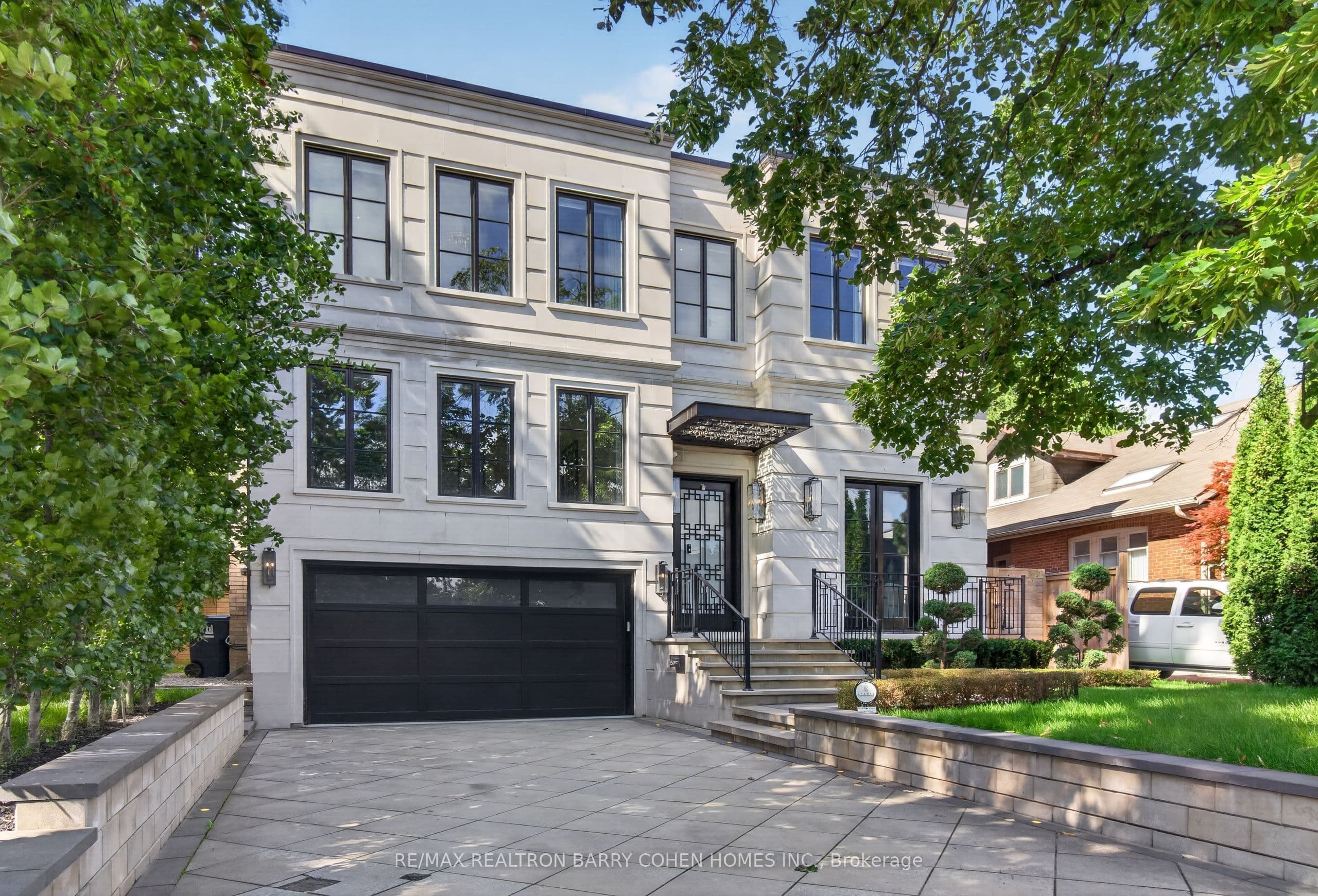 154 Yonge Boulevard, Toronto, ON M5M 3H4