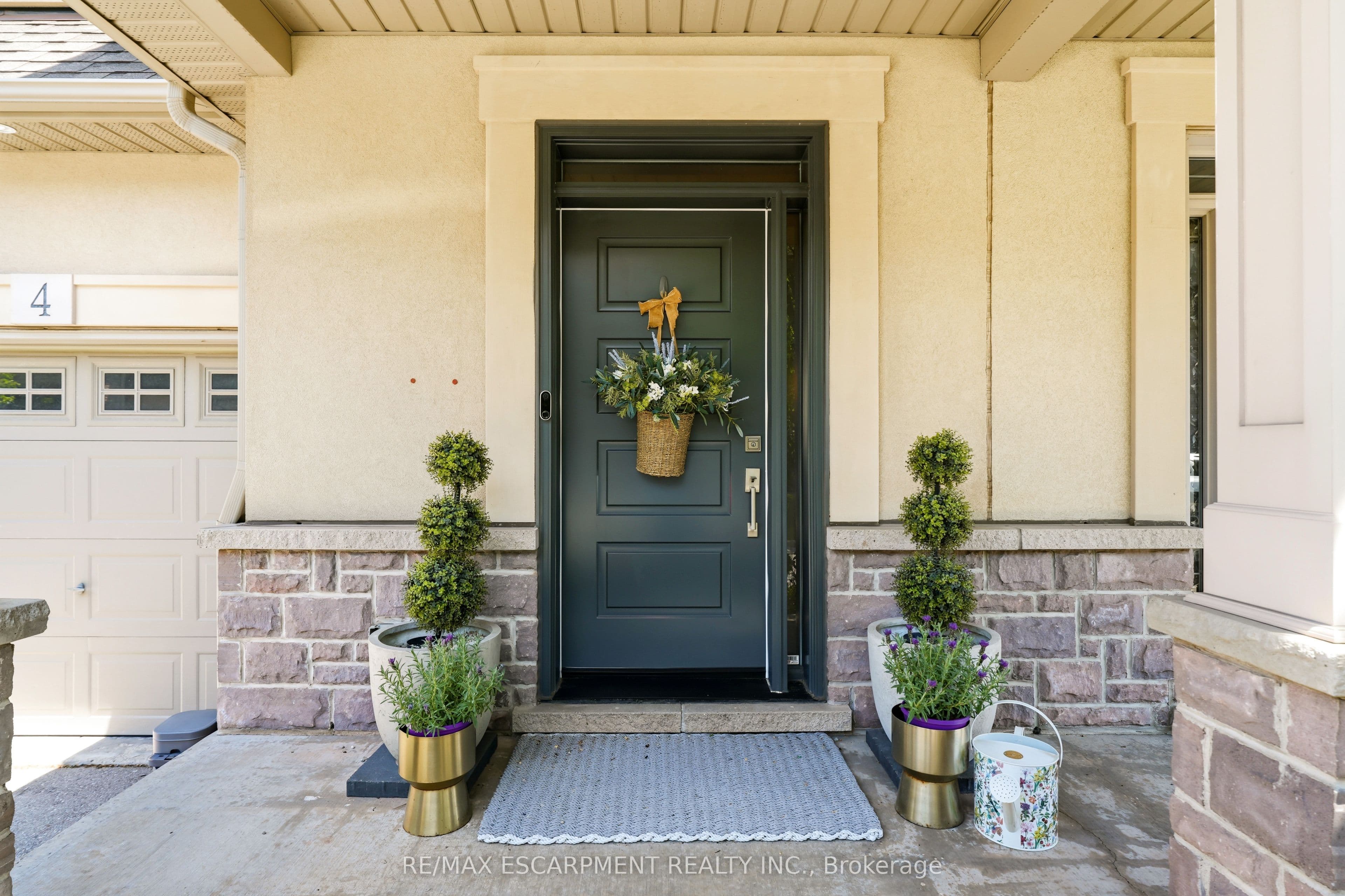 5056 New Street 4, Burlington, ON L7L 0H4