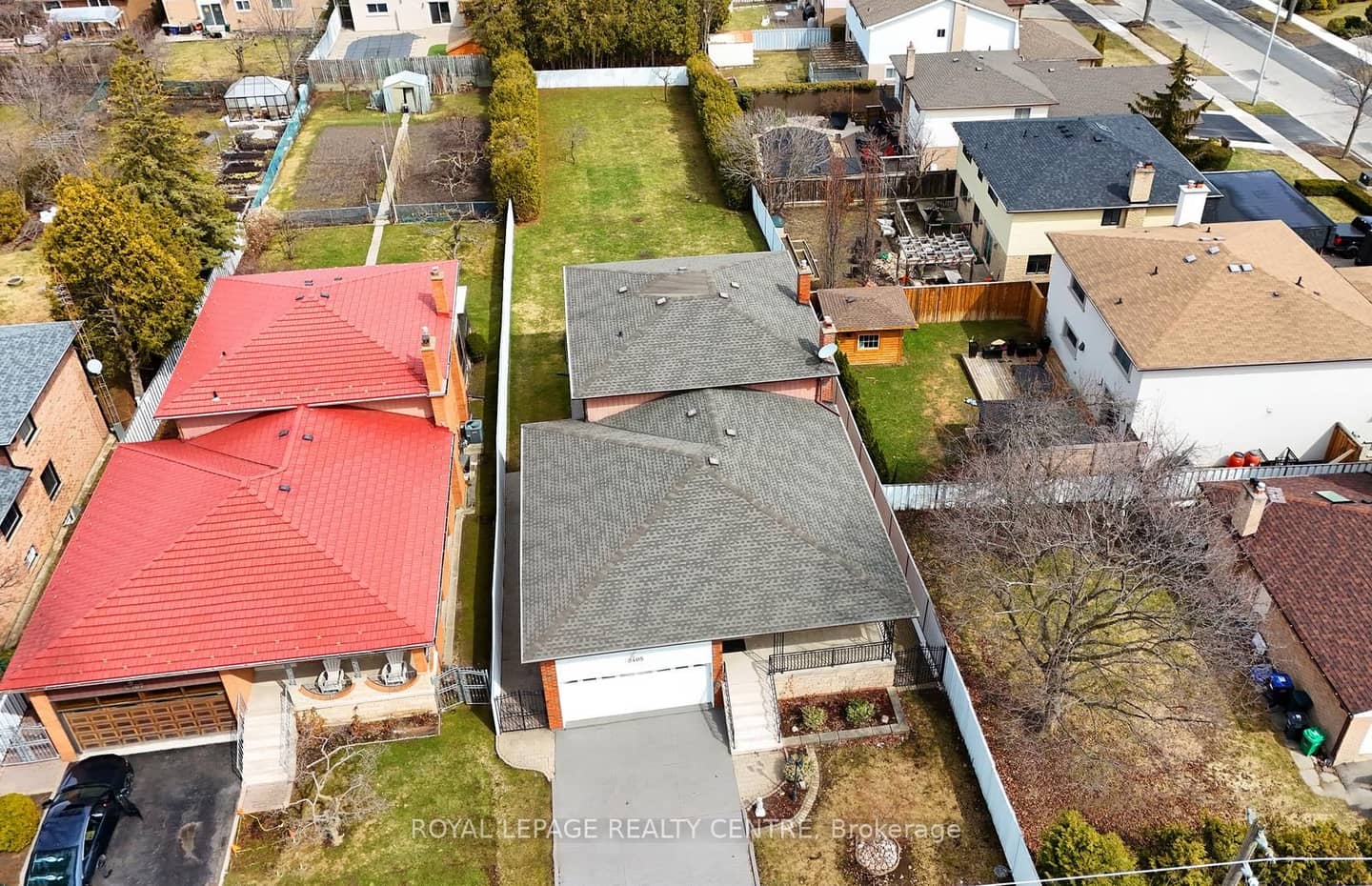 2405 Rosemary Drive, Mississauga, ON L5C 1X1