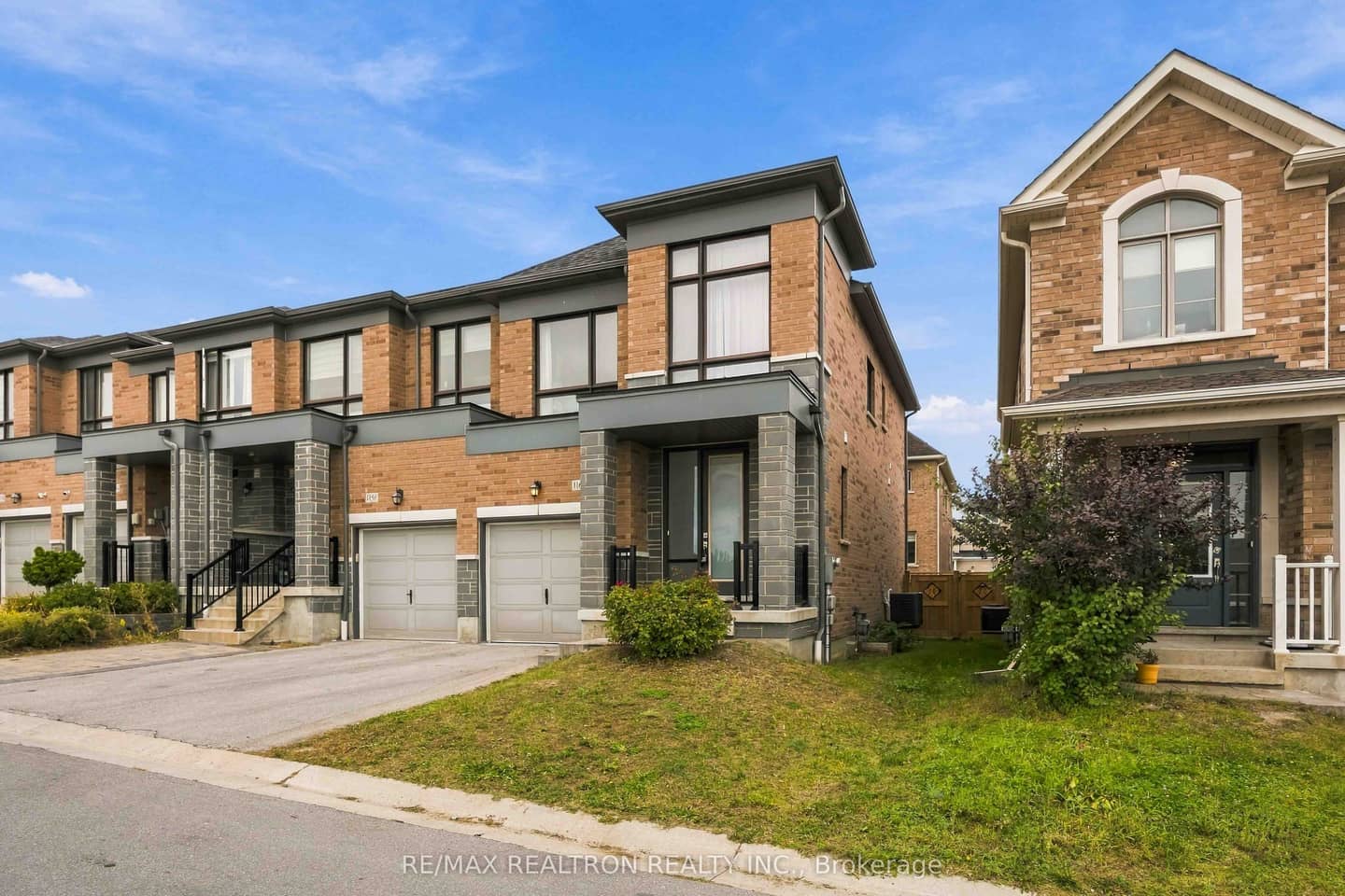 1160 Drawstring Lane, Pickering, ON L1X 0G7