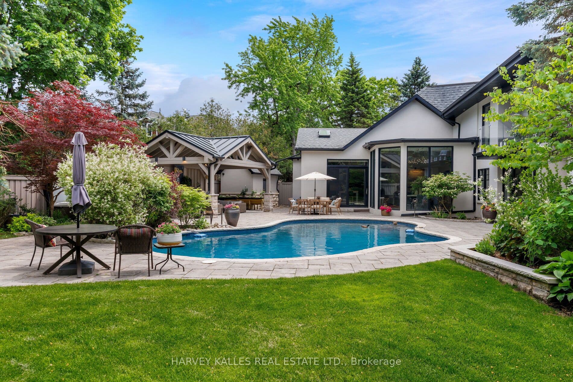 66 Thorncrest Road, Toronto, ON M9A 1S9