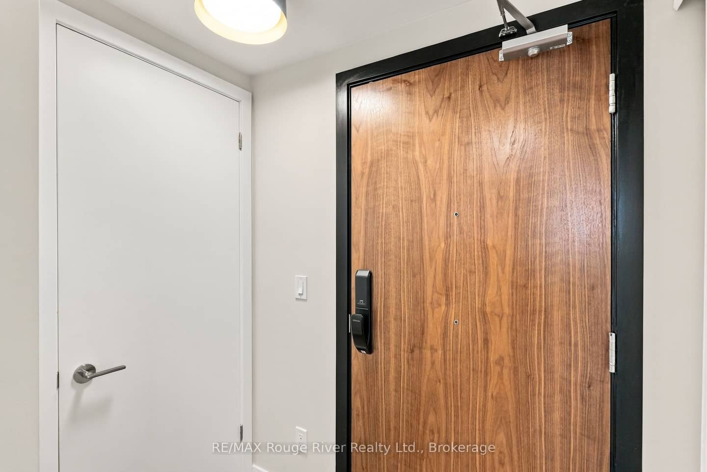 201 Brock Street S 217, Whitby, ON L1N 0P8