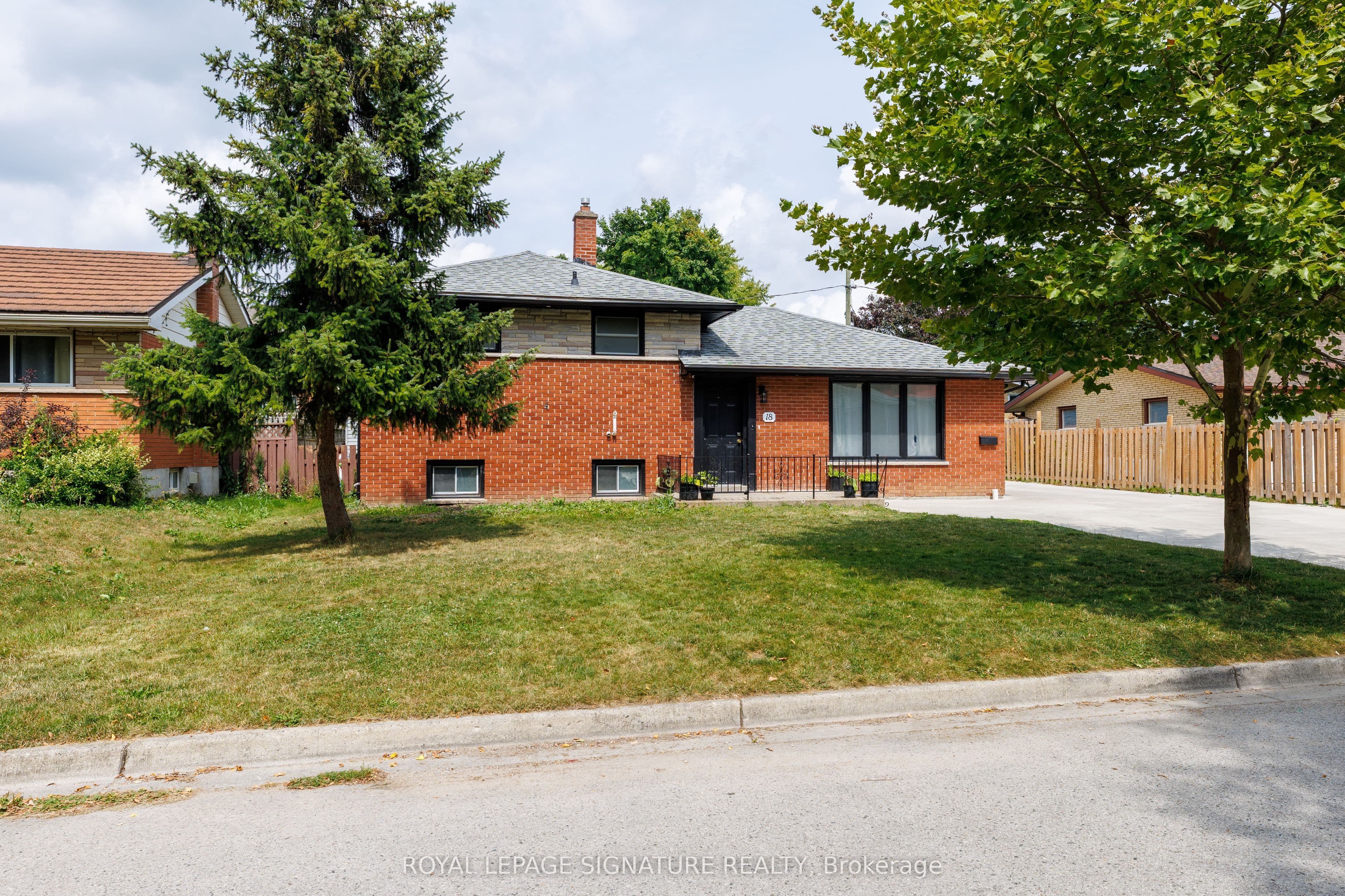 18 Silverdale Crescent, London South, ON N5Z 4A4