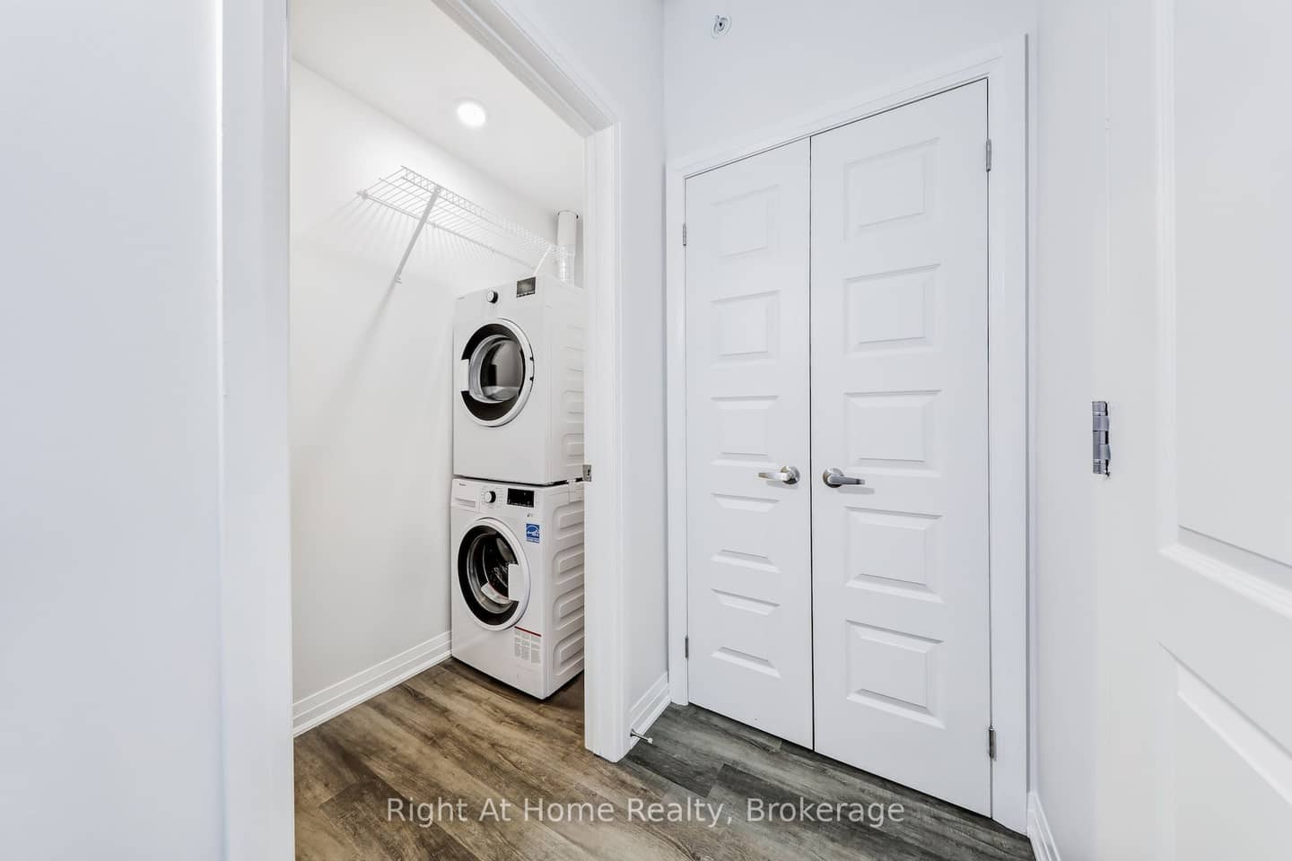 610 Farmstead Drive 307, Milton, ON L9T 8X5