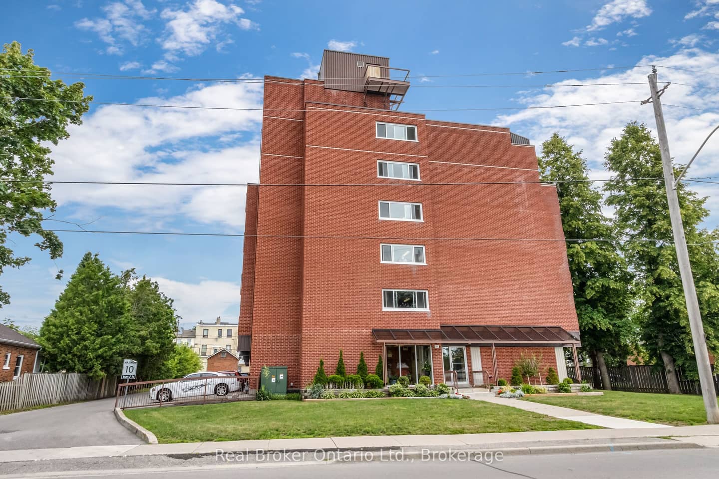 144 Queen Street 504, Clarington, ON L1C 1M9