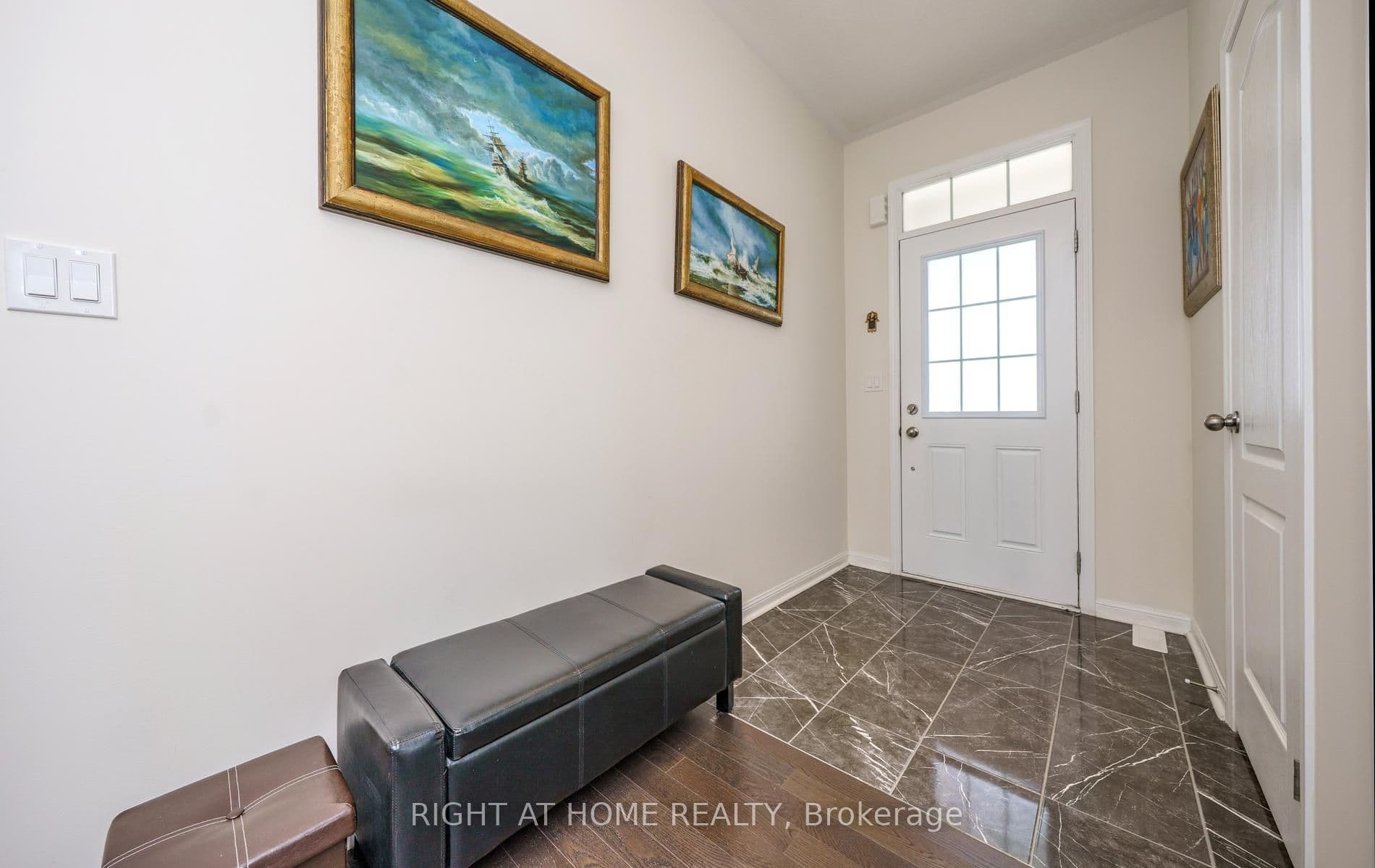 2 Cliff Thompson Court, Georgina, ON L0E 1R0