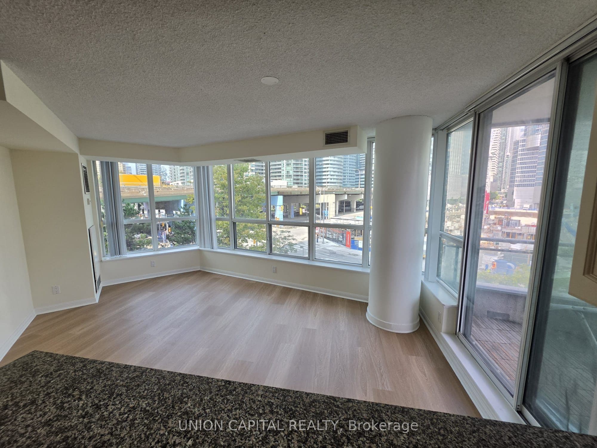 228 Queens Quay W 302, Toronto, ON M5J 2X1