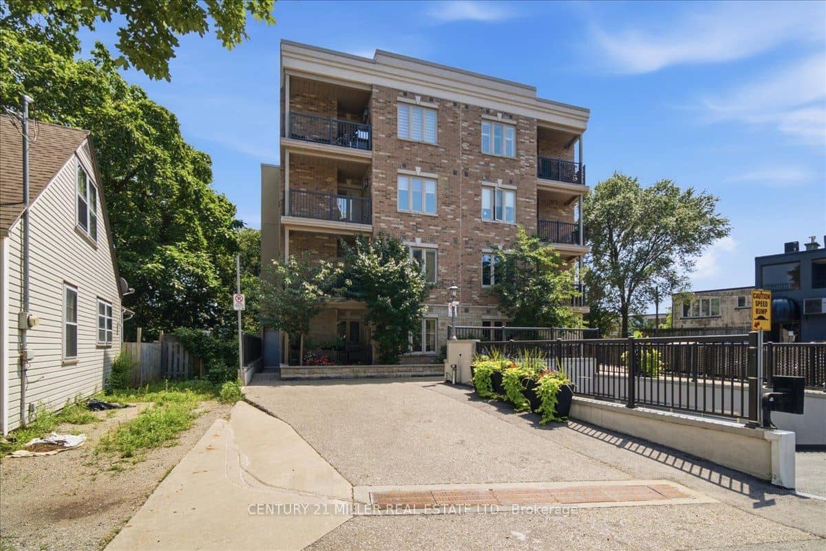 70 Stewart Street 102, Oakville, ON L6K 1X5