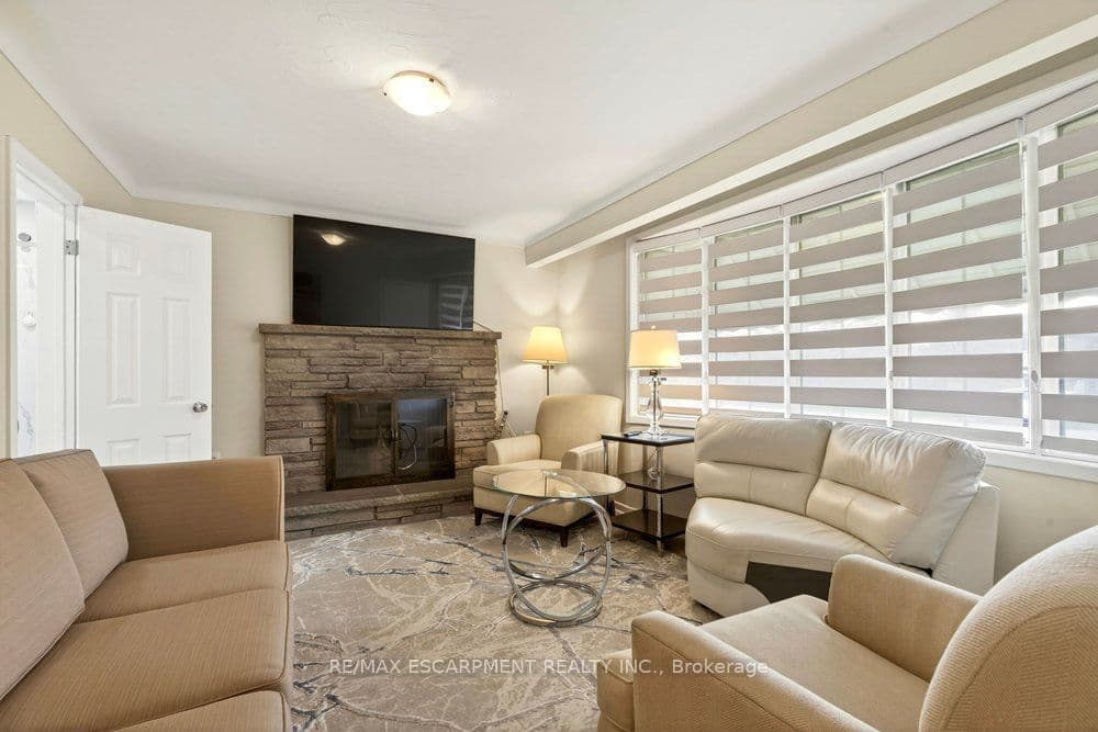 20 ST. CHARLES Drive, Thorold, ON L2V 2W4