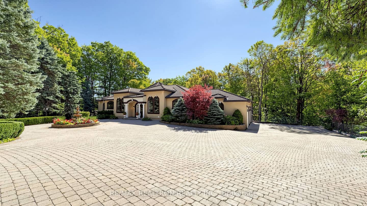 38 Bridgewater Drive, Richmond Hill, ON L4E 3N4