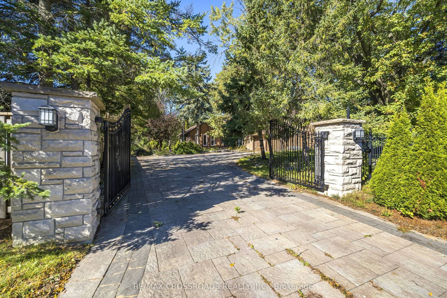 1910 Fairport Road, Pickering, ON L1V 1T4