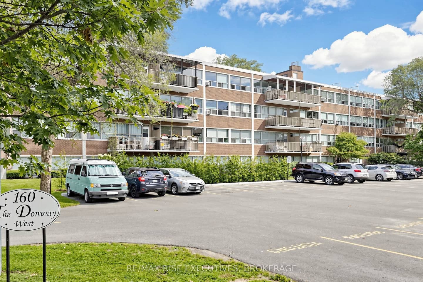 160 The Donway W 304, Toronto, ON M3C 2G1