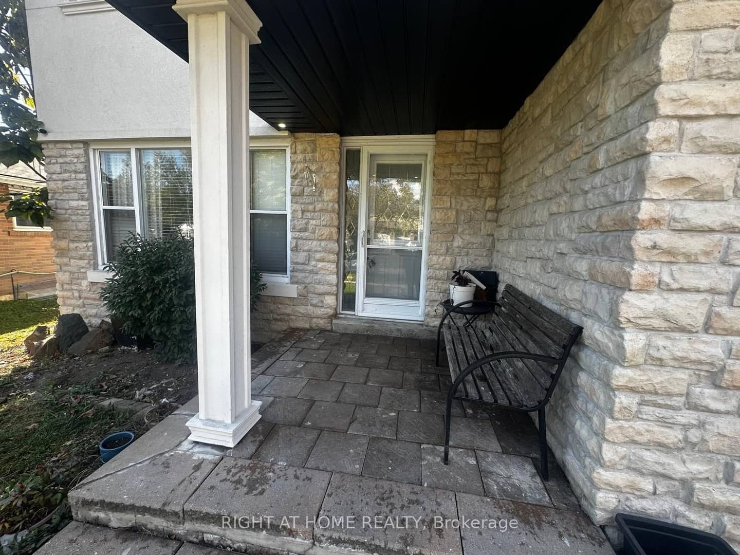 71 Sandrift Square, Toronto, ON M1E 4N5