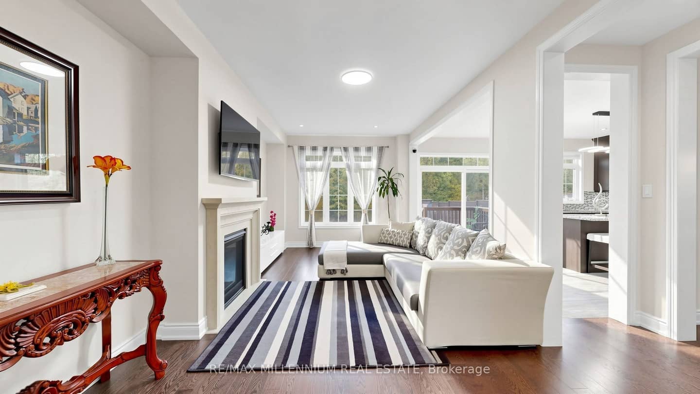 327 Mactier Drive, Vaughan, ON L4H 4R1