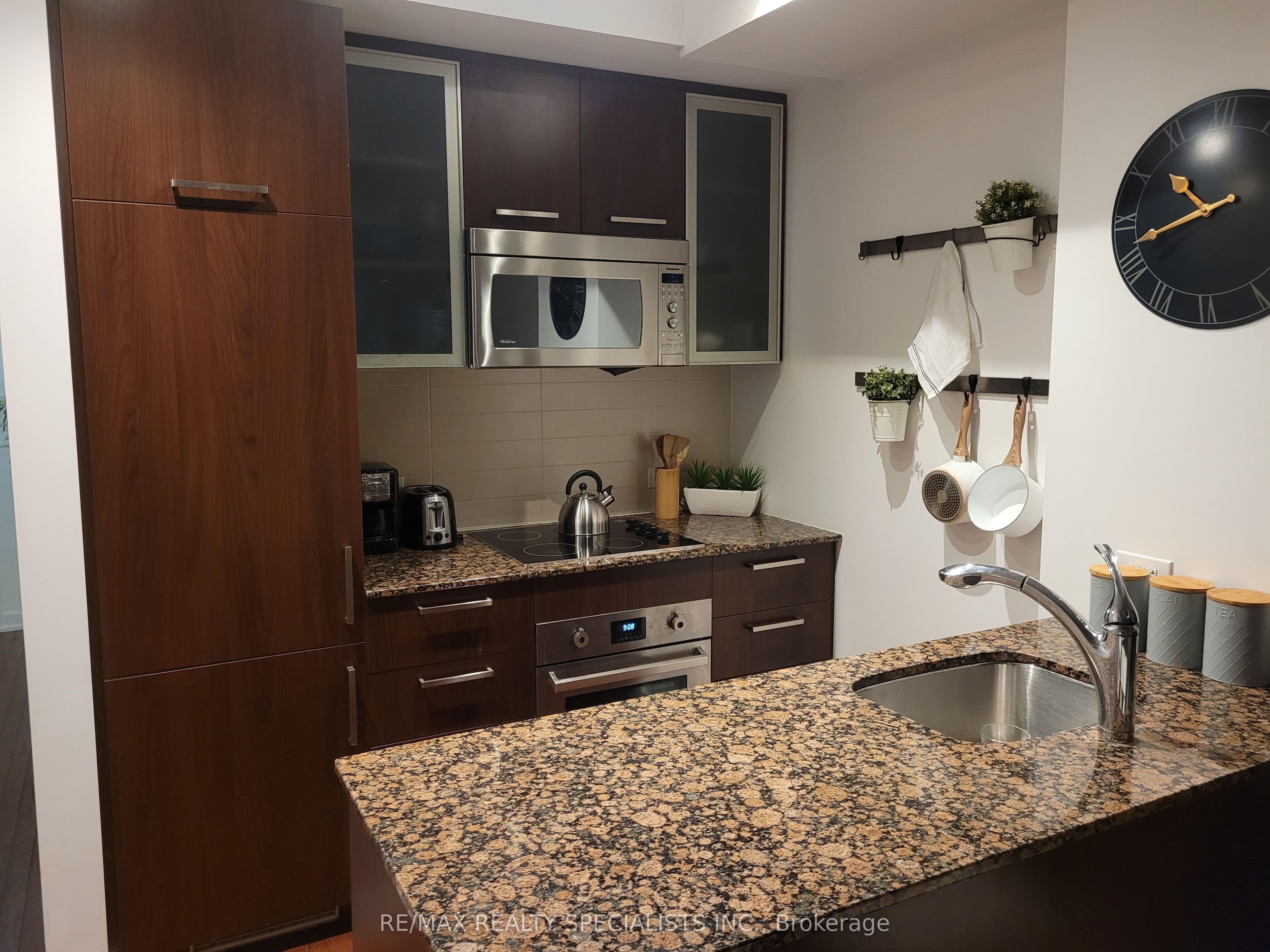 12 YORK Street 703, Toronto, ON M5J 0A9