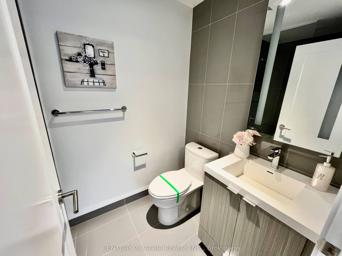 575 Bloor Street E 1608, Toronto, ON M4W 0B2
