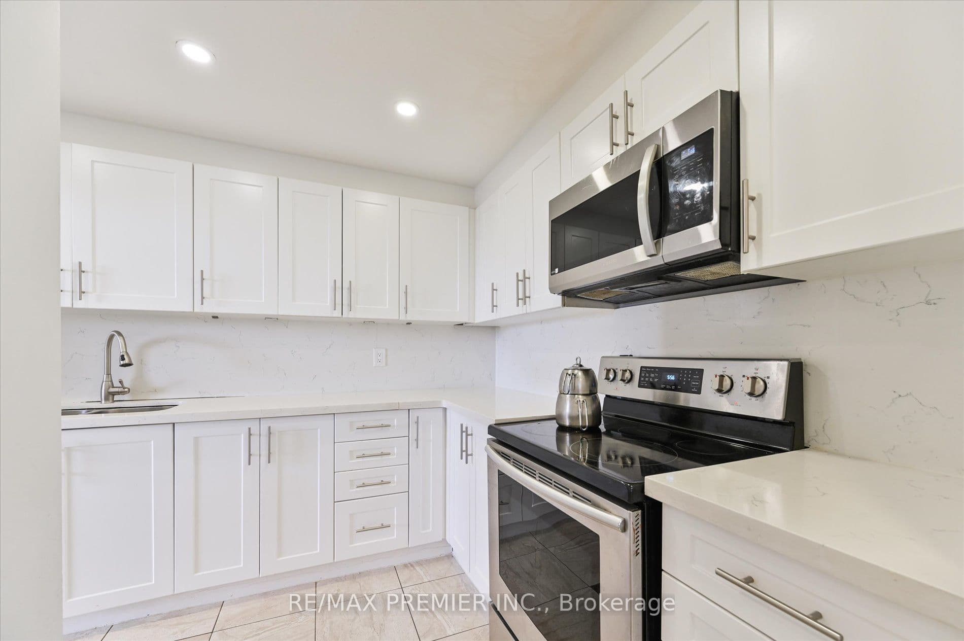 80 Grandravine Drive 716, Toronto, ON M3J 1B2