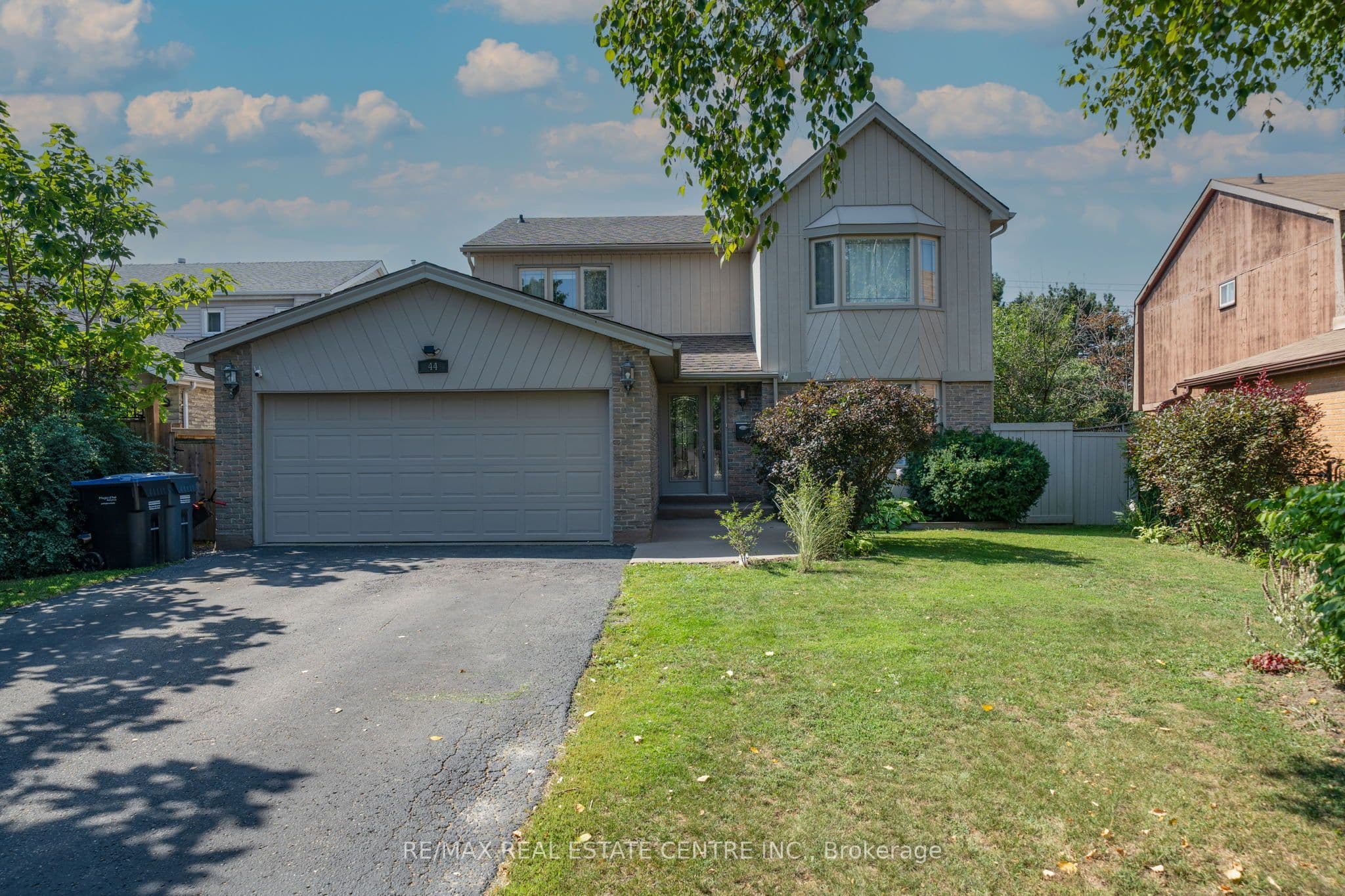 44 Madelaine Crescent, Brampton, ON L6S 2Y9