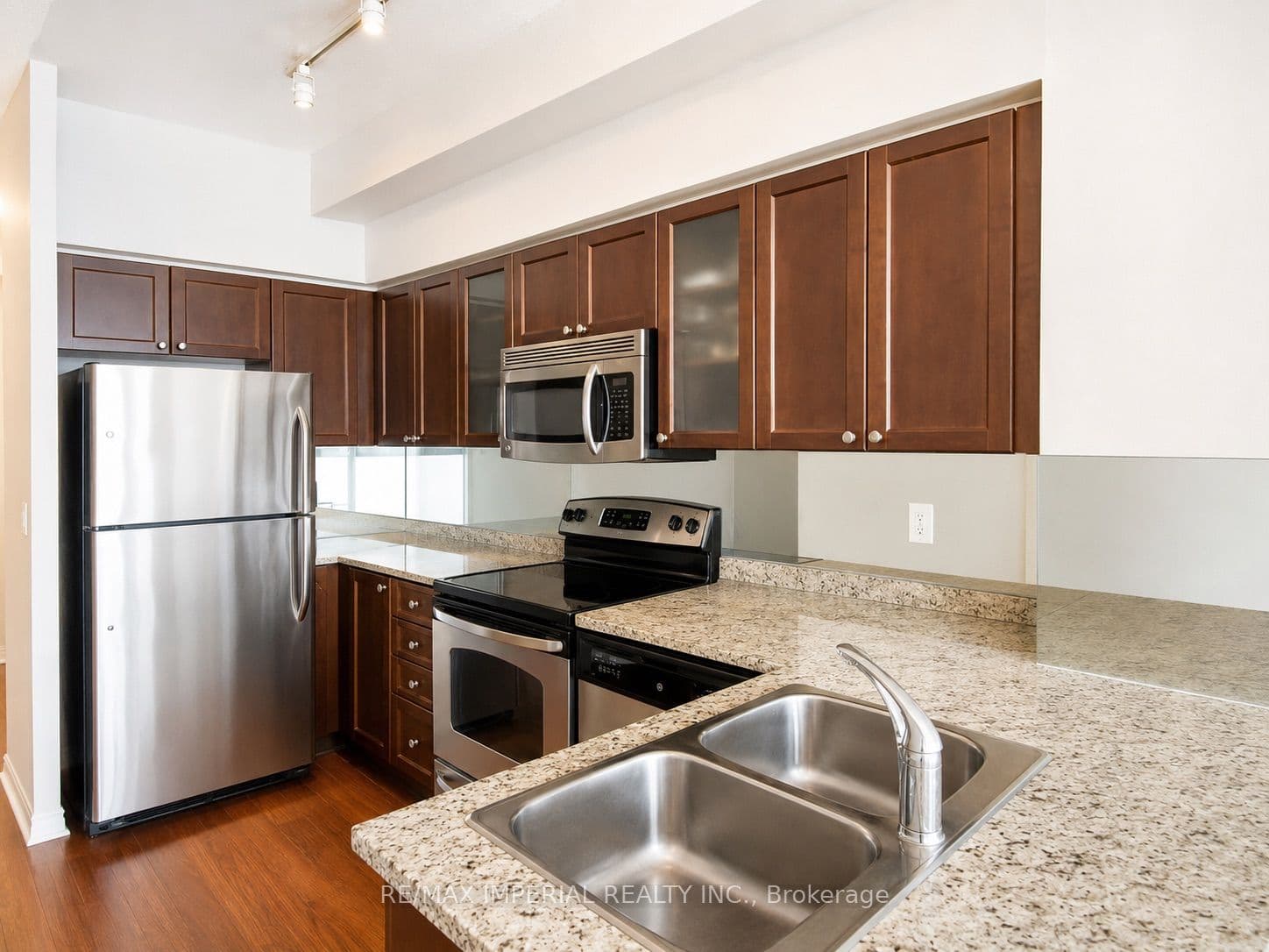 761 Bay Street 3304, Toronto, ON M5G 2R2