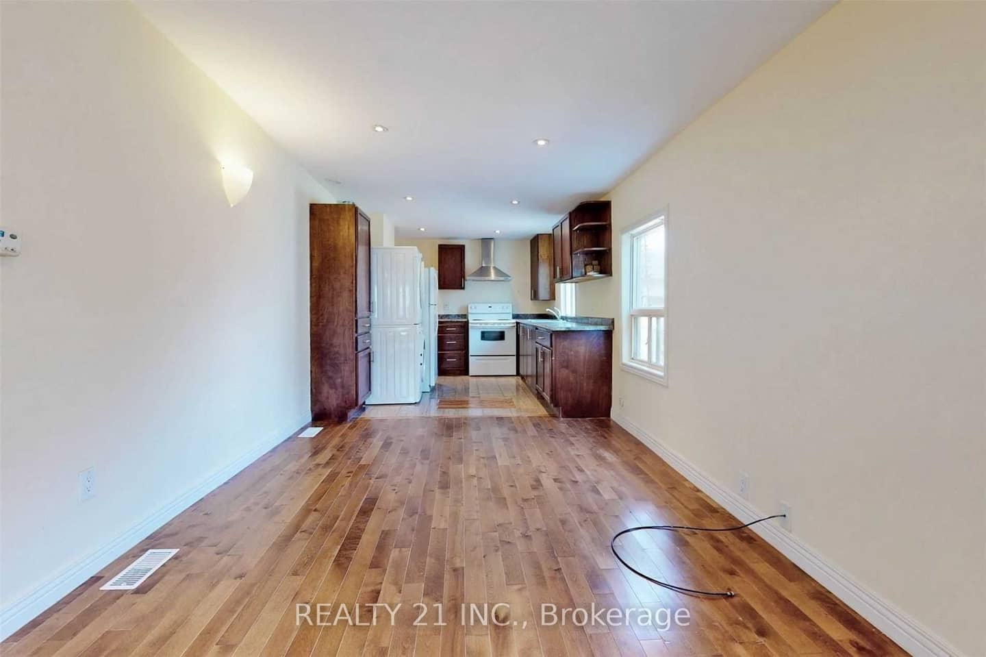 270 Linsmore Crescent, Toronto, ON M4J 4L7