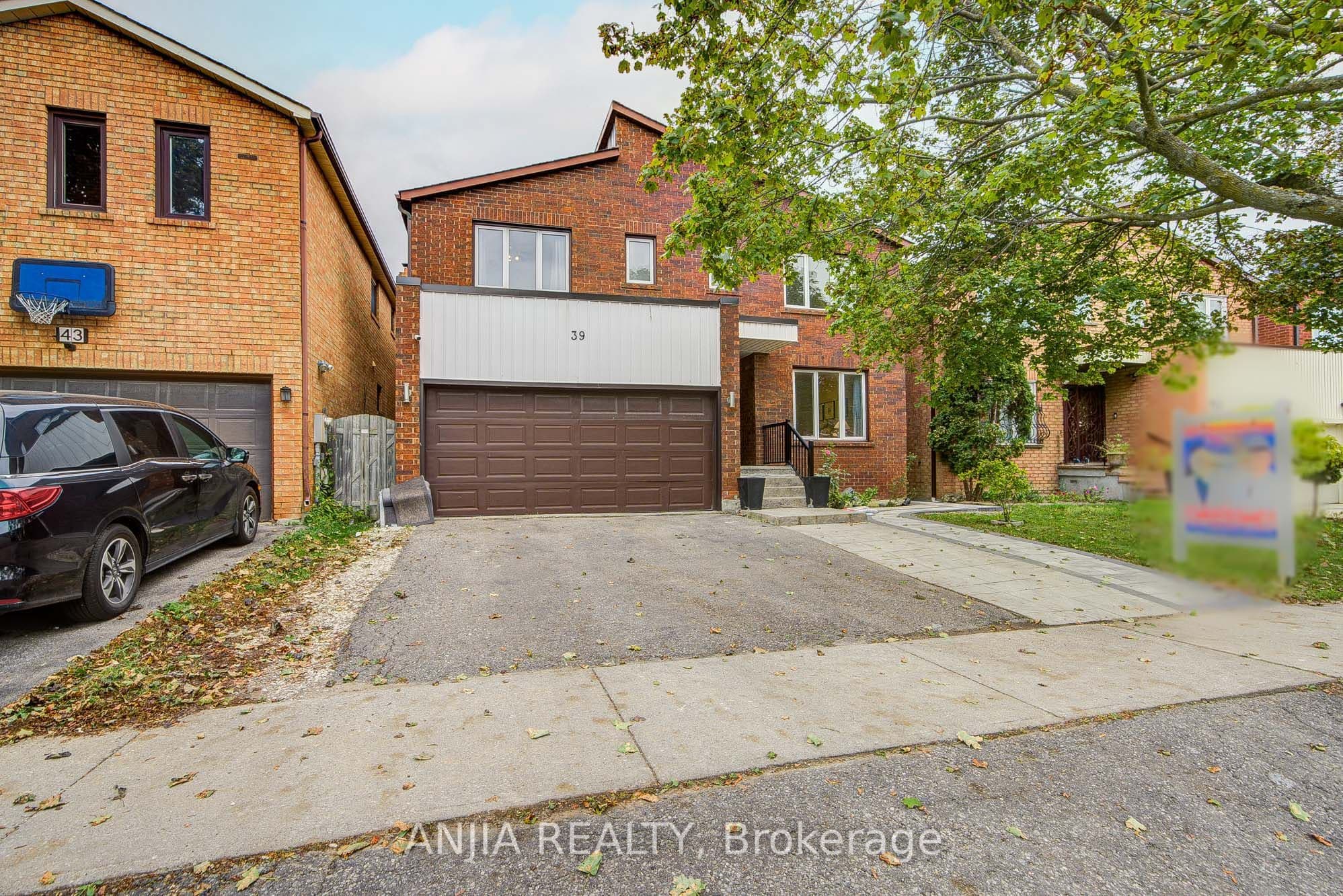39 Millcroft Way, Vaughan, ON L4J 6P2