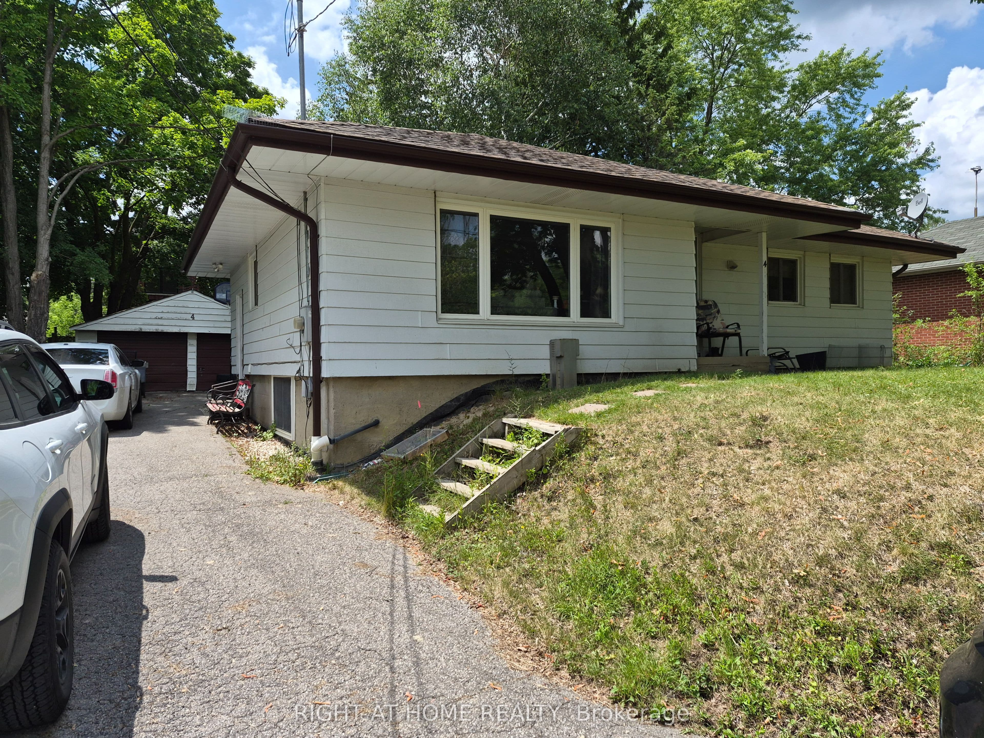 4 Wendy Way, Richmond Hill, ON L4E 2V6