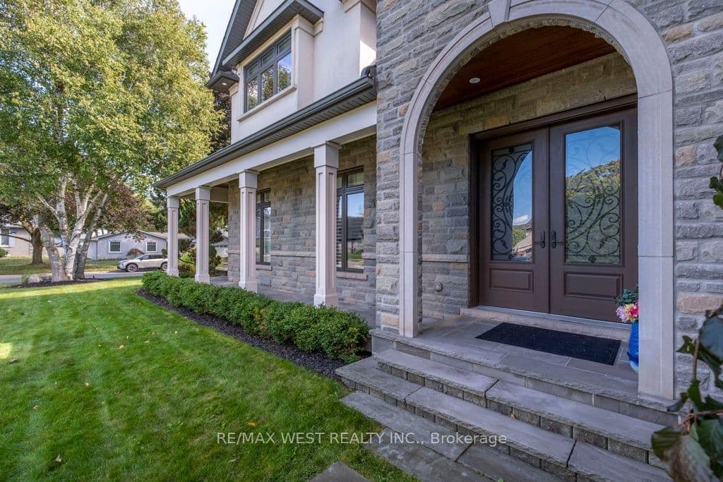 4053 Apple Valley Lane, Burlington, ON L7L 1E8