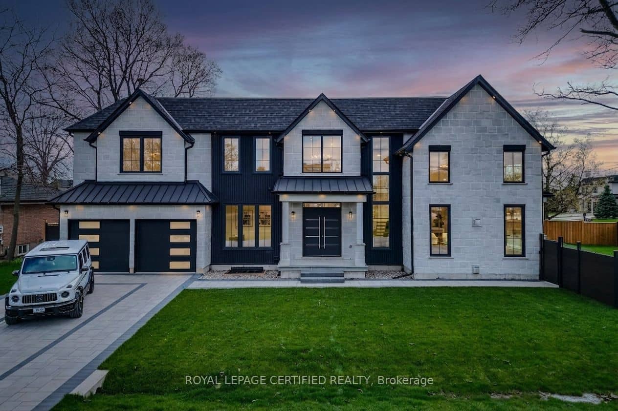 1404 Waverly Avenue SW, Oakville, ON L6L 2S3