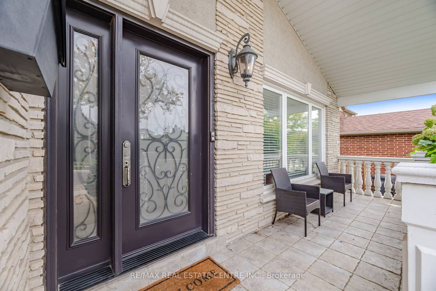 1876 Bough Beeches Boulevard, Mississauga, ON L4W 2J3