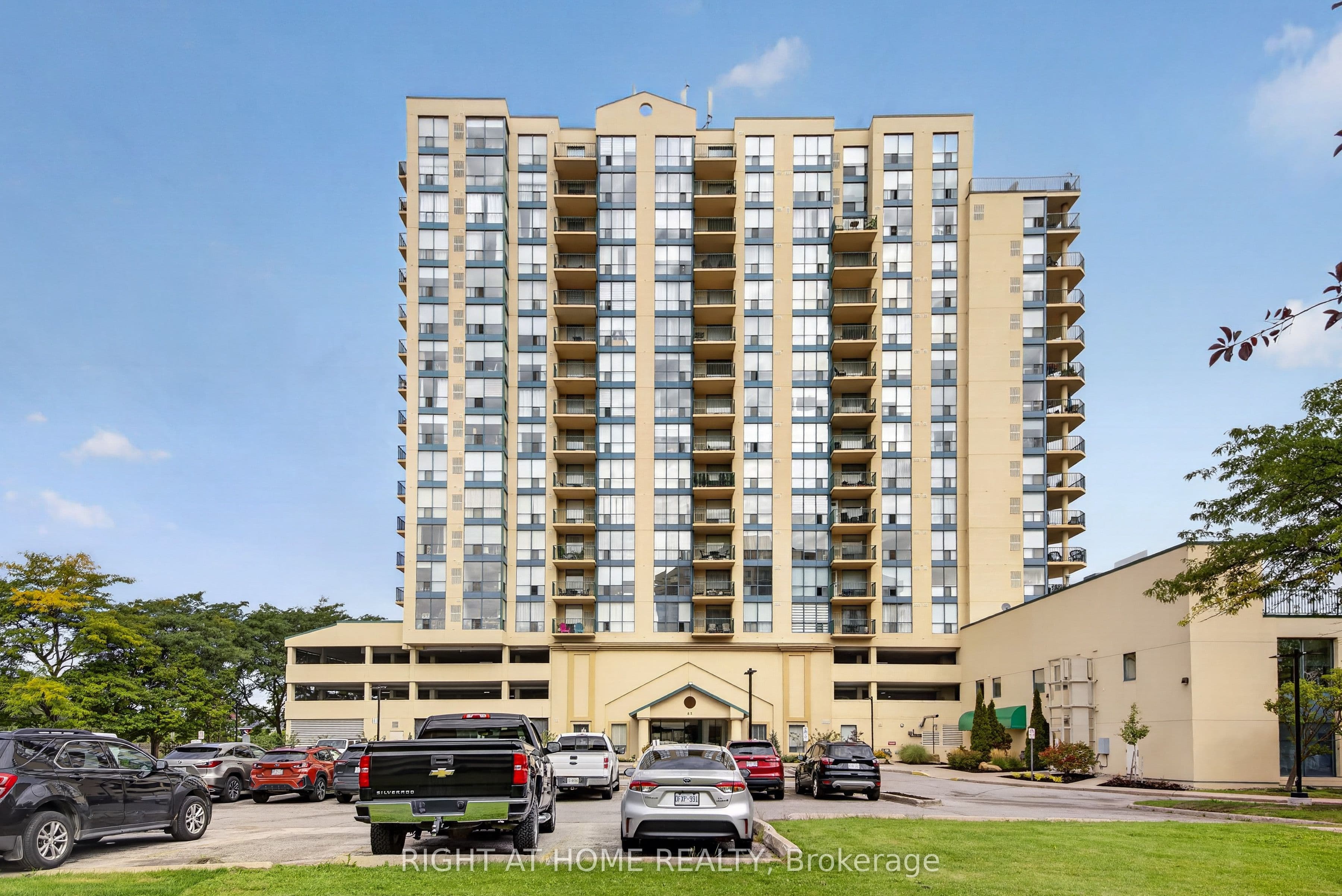 65 Ellen Street 1402, Barrie, ON L4N 3A5