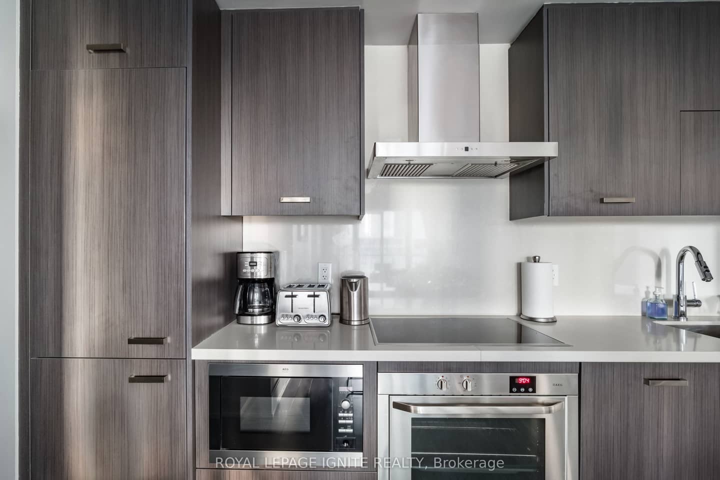 560 Front Street W 828, Toronto, ON M5V 1C1