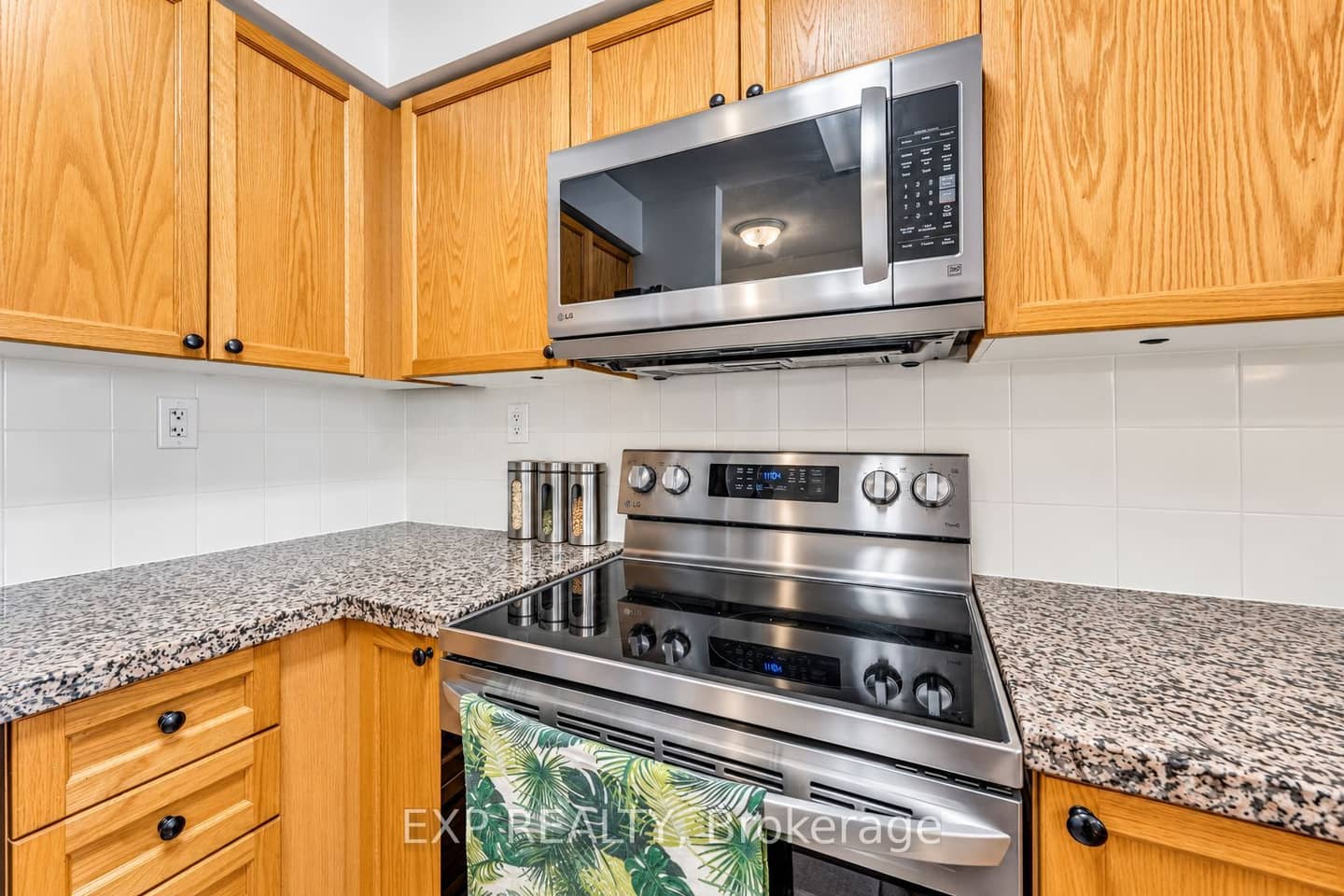 5 Michael Power Place 709, Toronto, ON M9A 0A3