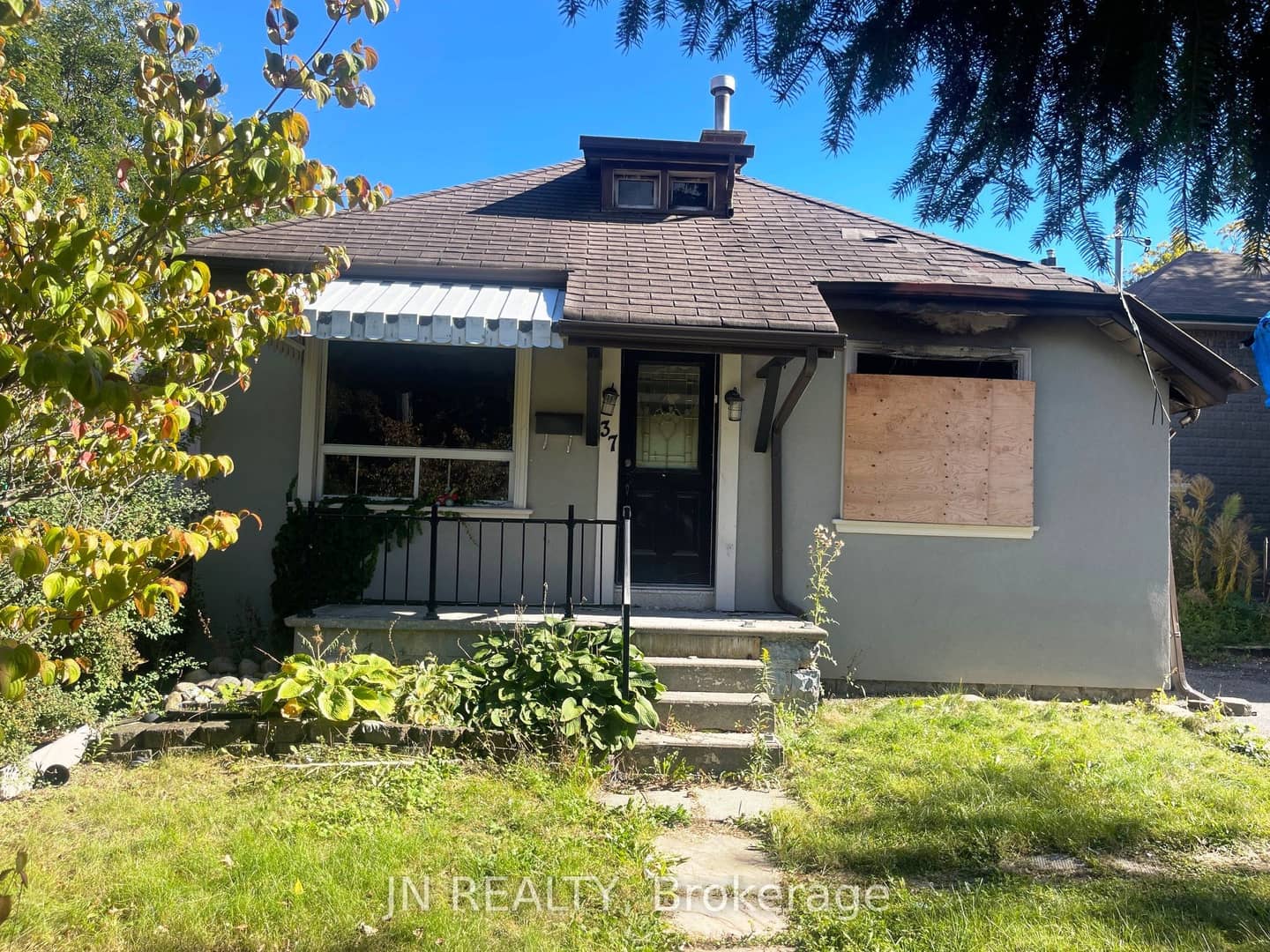 37 Rosedale Avenue W, Brampton, ON L6X 1K3