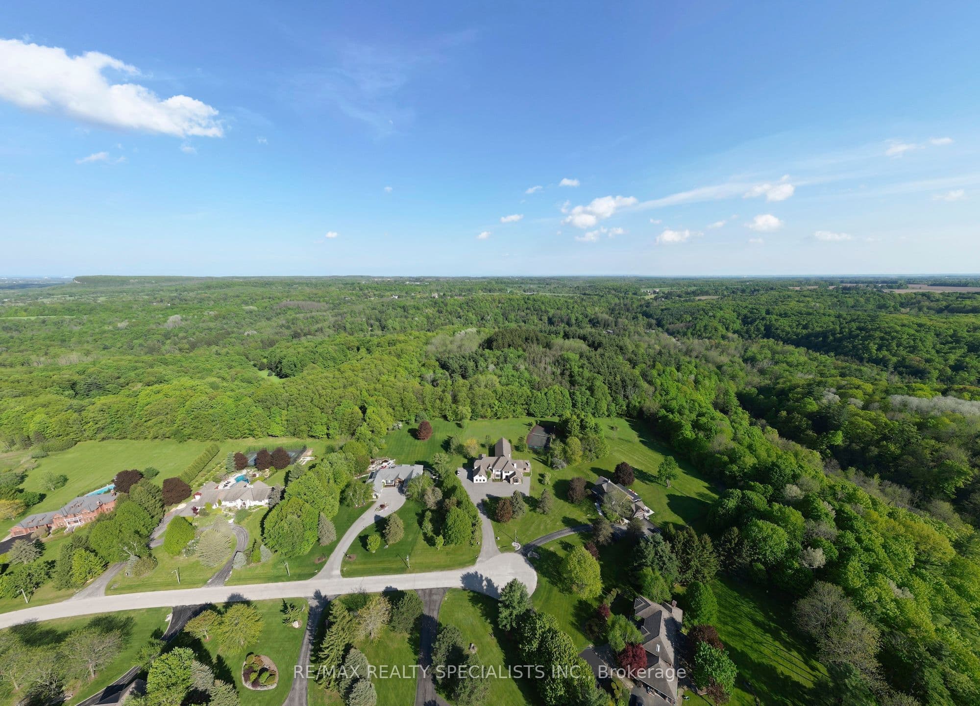 6399 Chelsea Road, Burlington, ON L7P 0M8