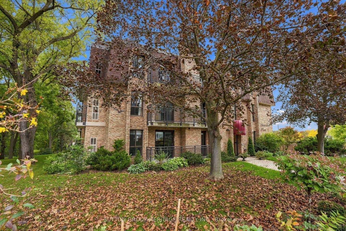 15390 Yonge Street 406, Aurora, ON L4G 1N8