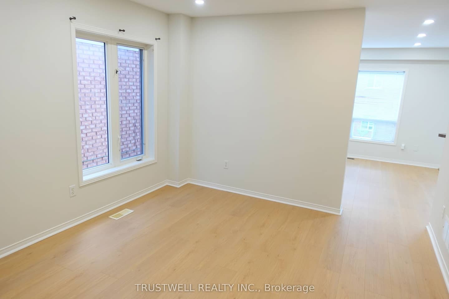 111 Millcliff Circle, Aurora, ON L4G 7P1