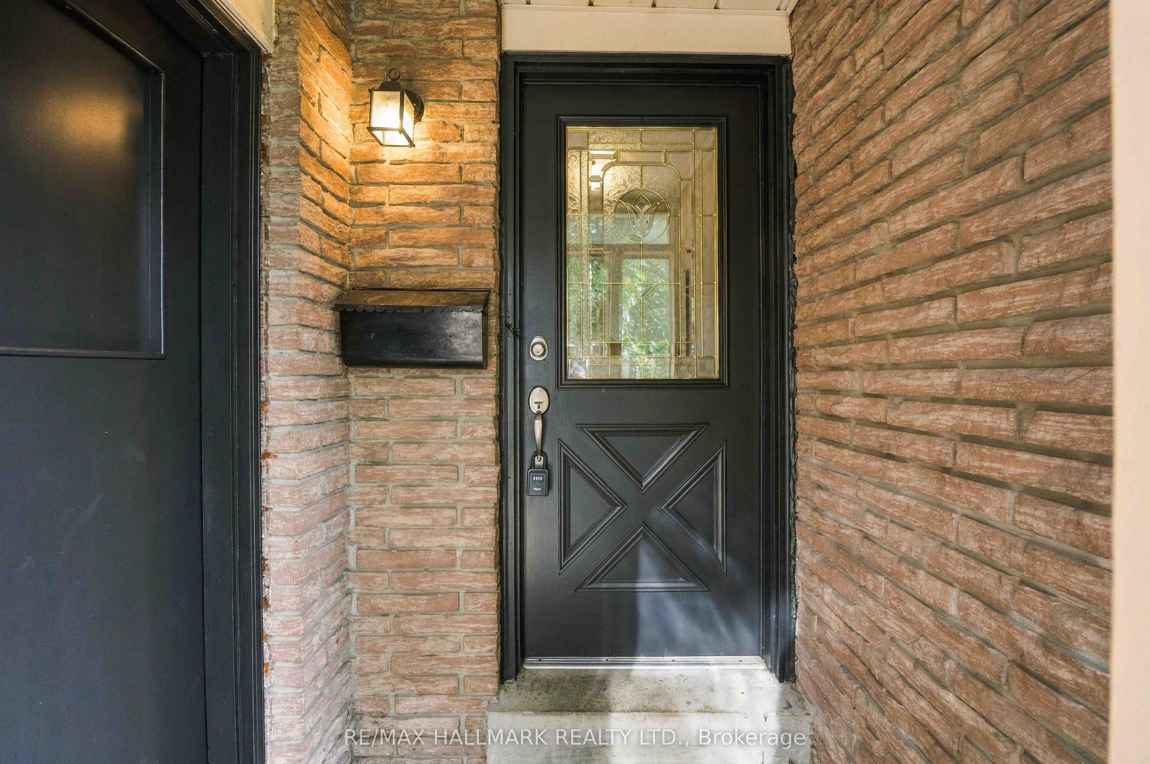 516 Creekview Circle, Pickering, ON L1W 2Z6