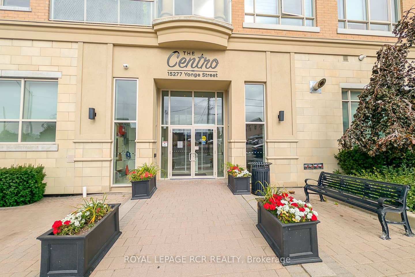 15277 Yonge Street 707, Aurora, ON L4G 1Y3