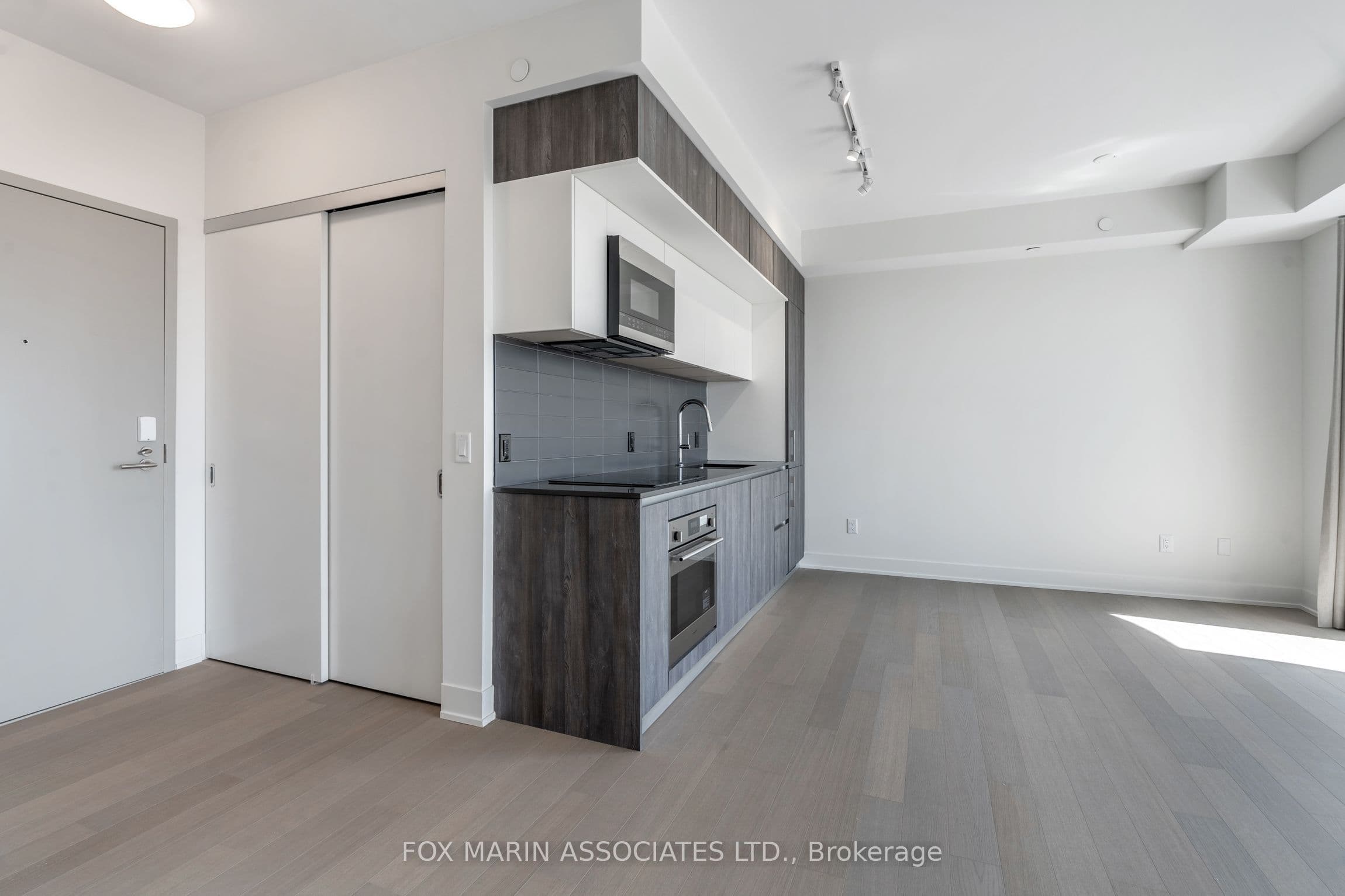 322 Dupont Street 801, Toronto, ON M5R 0E3