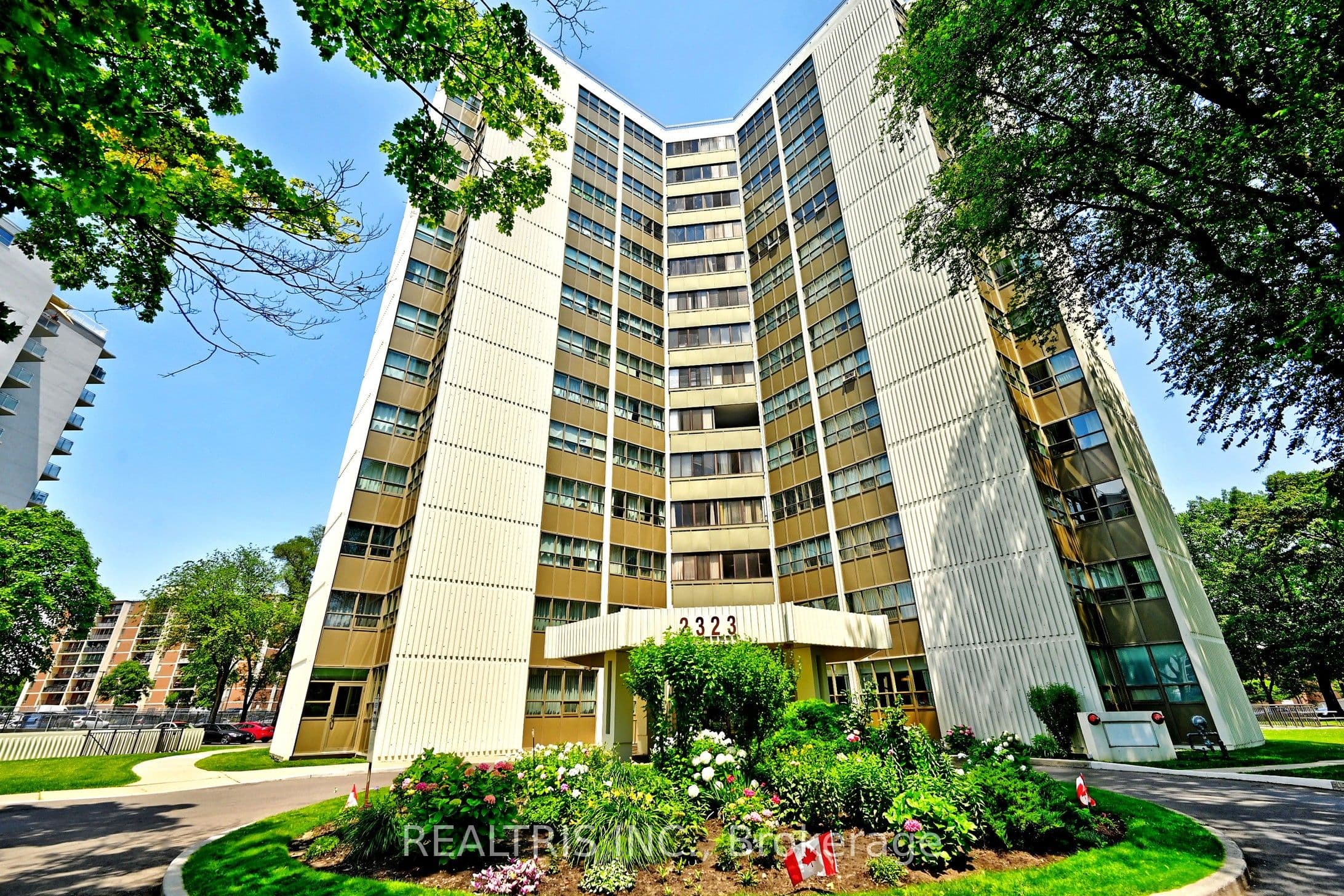 2323 Confederation Parkway 807, Mississauga, ON L5B 1R6