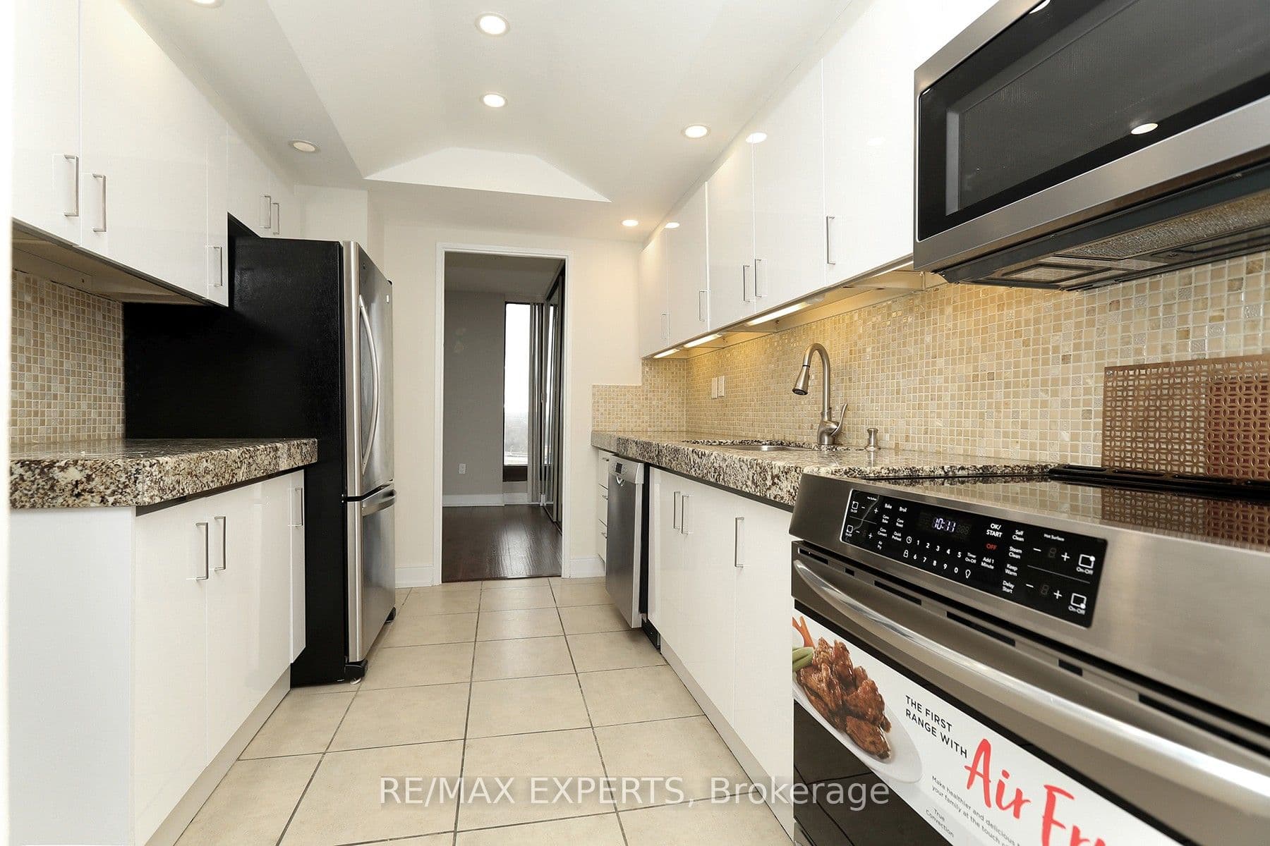 2045 Lake Shore Boulevard 1609, Toronto, ON M8V 2Z6