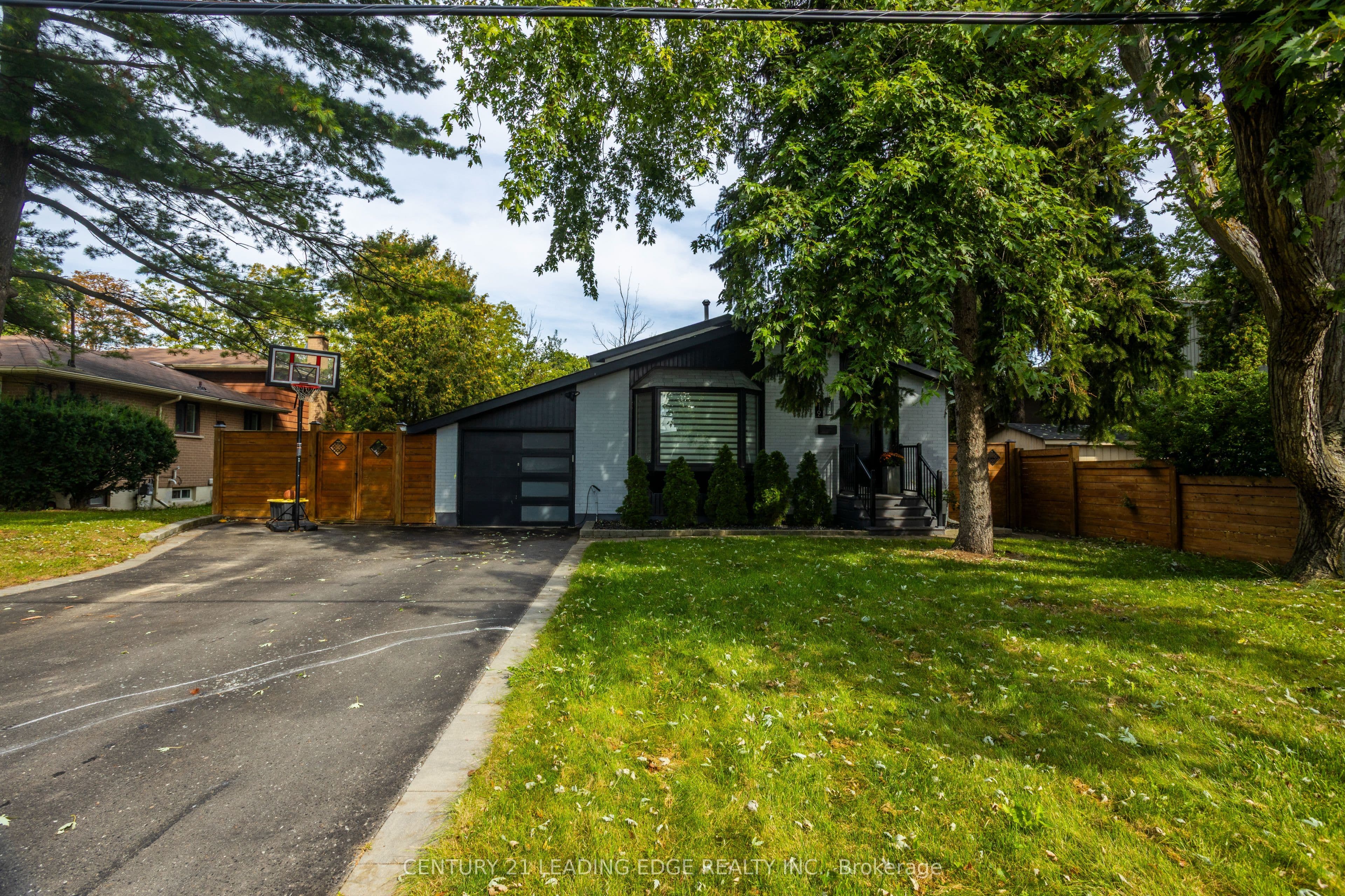 912 Vistula Drive, Pickering, ON L1W 2L5