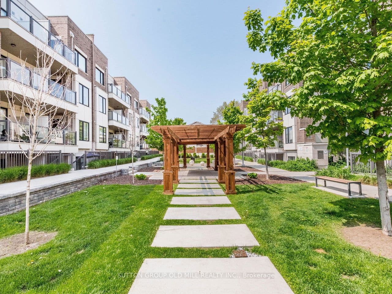 6 Drummond Street 301, Toronto, ON M8V 1Y8