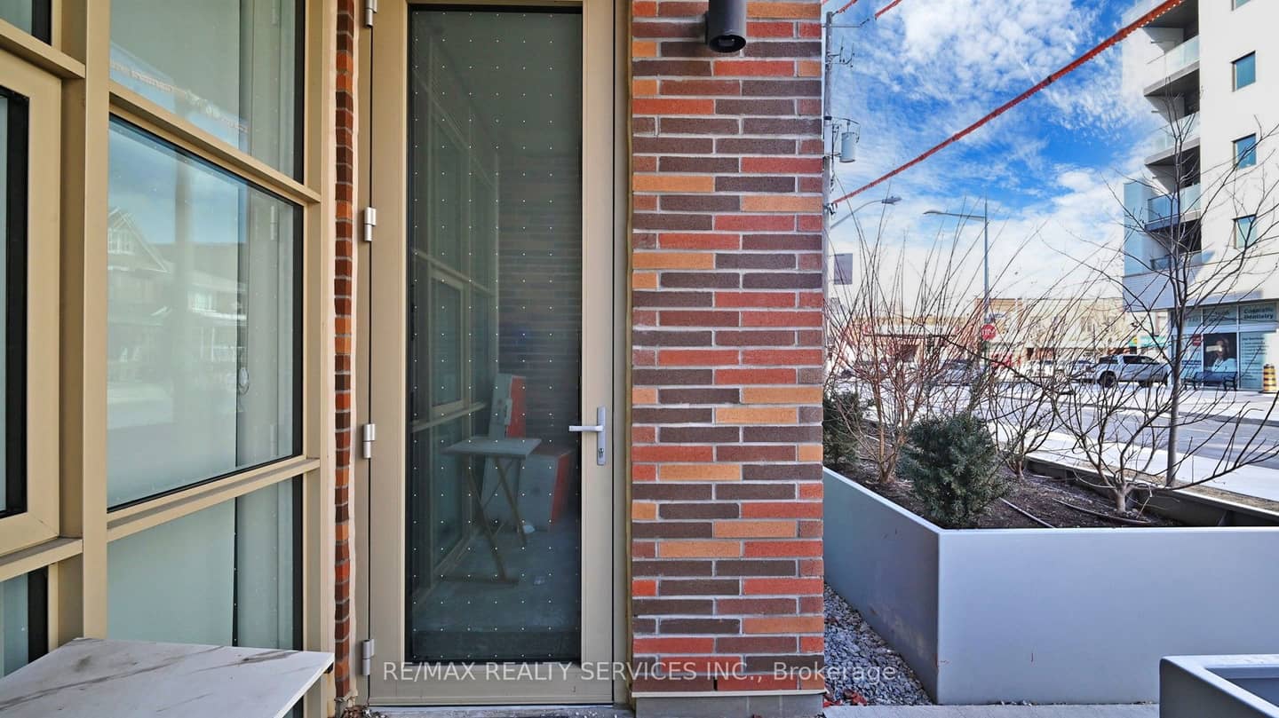 1787 St. Clair Avenue W 102, Toronto, ON M6N 0B7