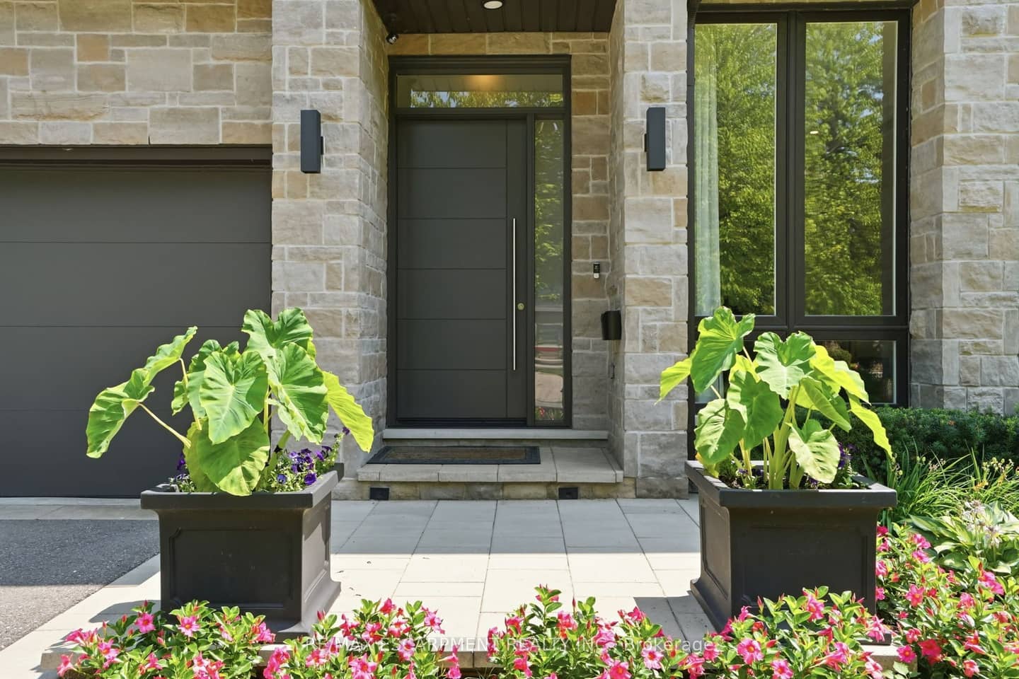 1254 Bramblewood Lane, Mississauga, ON L5H 1M1