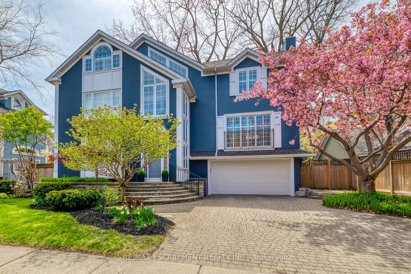 48 Forsythe Street, Oakville, ON L6K 3J7